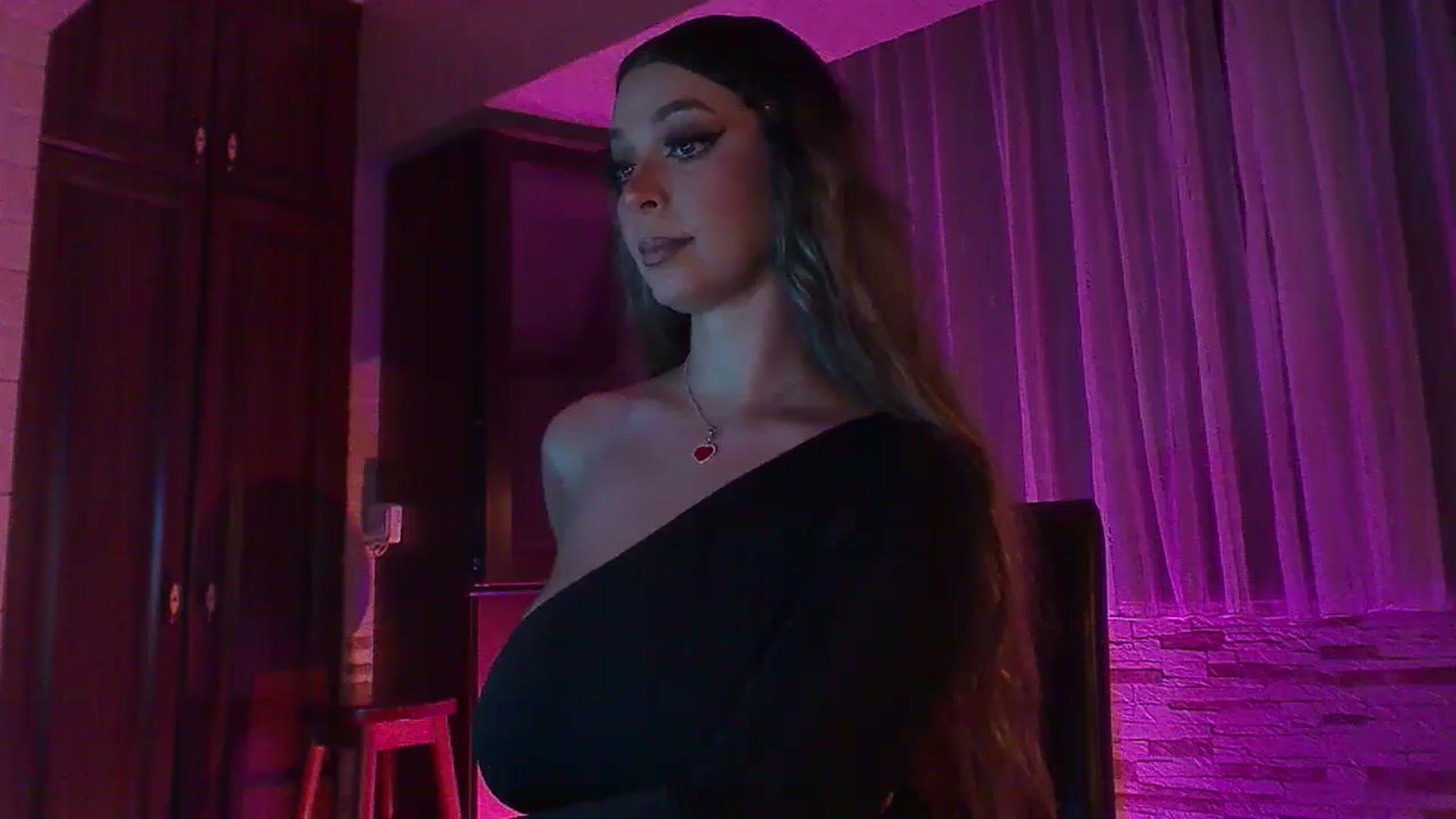 Gallery image thumbnail from No_bo_dy's myfreecams stream on, 07/21/2024, 23:09 image 17 of 20