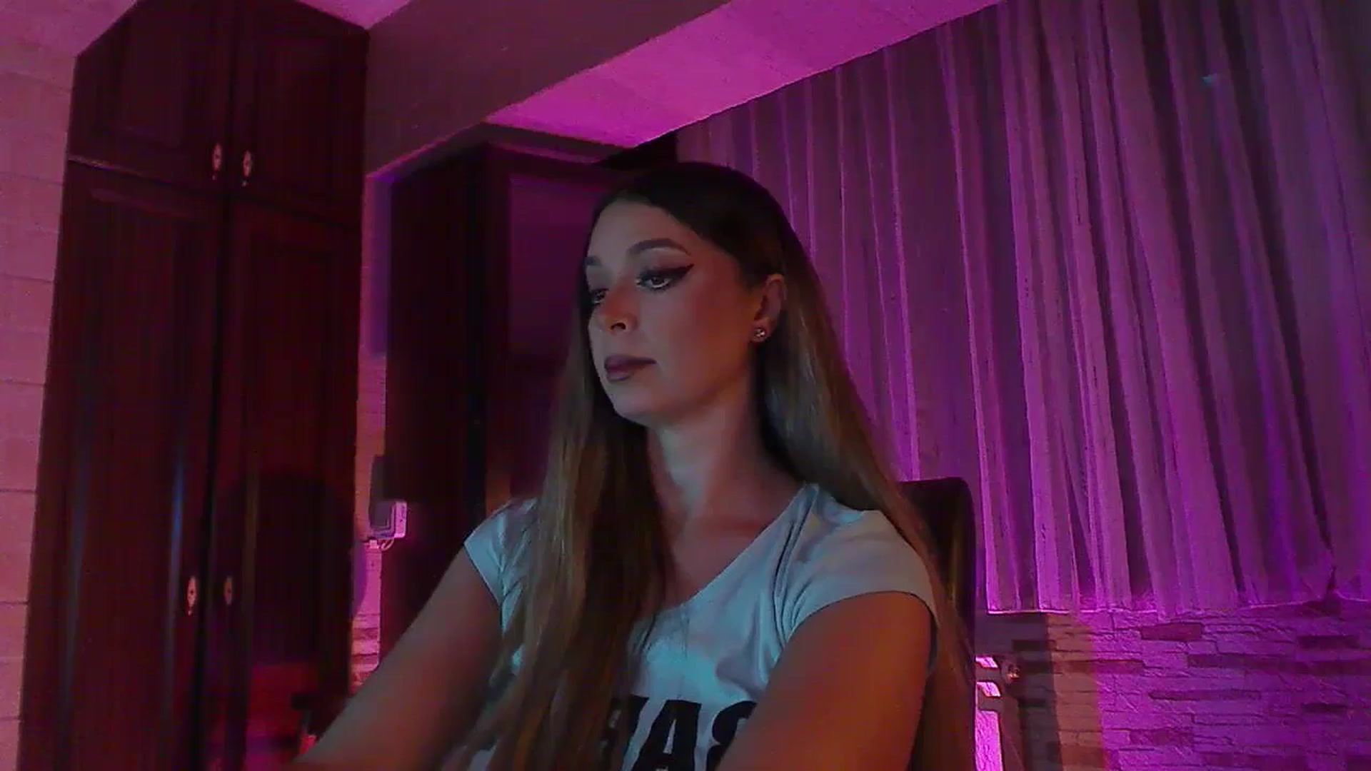 Gallery image thumbnail from No_bo_dy's myfreecams stream on, 07/22/2024, 23:21 image 1 of 20