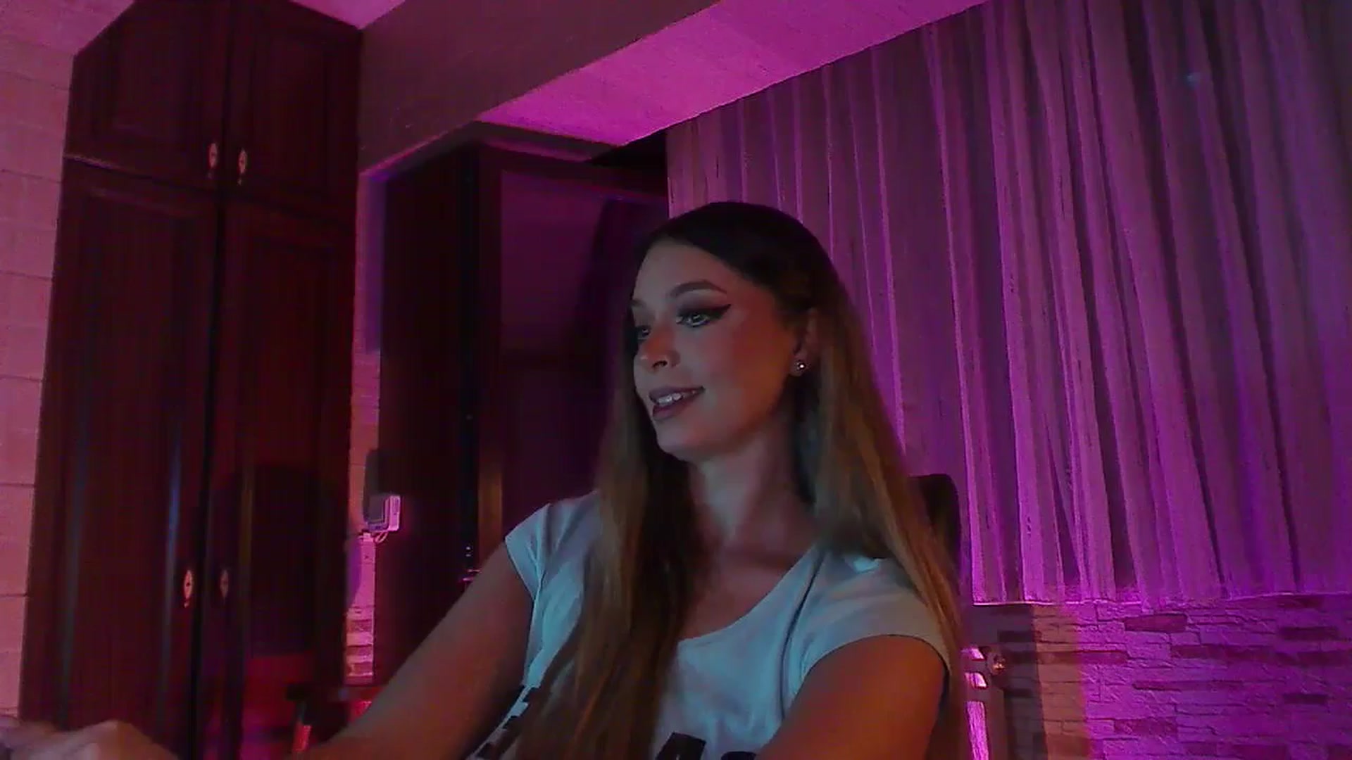 Gallery image thumbnail from No_bo_dy's myfreecams stream on, 07/22/2024, 23:21 image 16 of 20