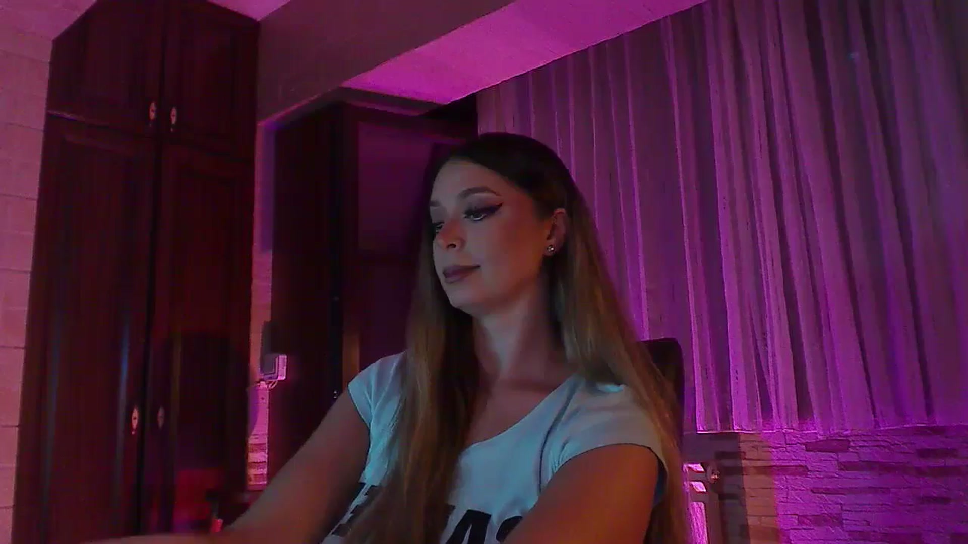 Gallery image thumbnail from No_bo_dy's myfreecams stream on, 07/22/2024, 23:21 image 11 of 20