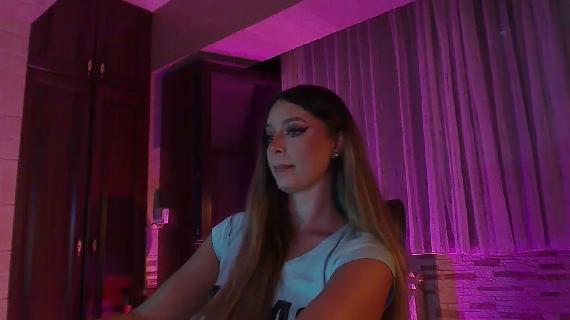 Gallery image thumbnail from No_bo_dy's myfreecams stream on, 07/22/2024, 23:21 image 18 of 20