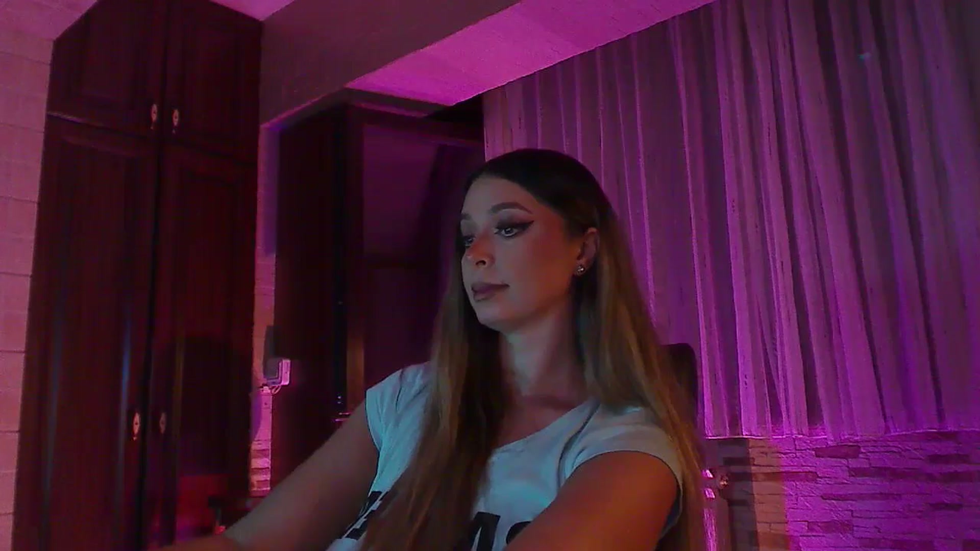 Gallery image thumbnail from No_bo_dy's myfreecams stream on, 07/22/2024, 23:21 image 19 of 20