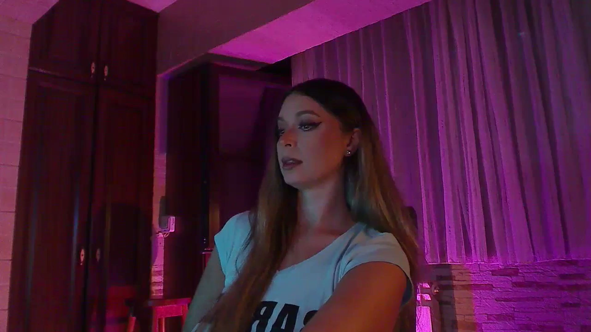 Gallery image thumbnail from No_bo_dy's myfreecams stream on, 07/22/2024, 23:21 image 12 of 20