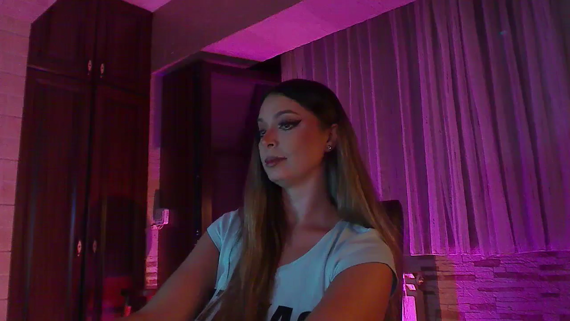 Gallery image thumbnail from No_bo_dy's myfreecams stream on, 07/22/2024, 23:21 image 13 of 20