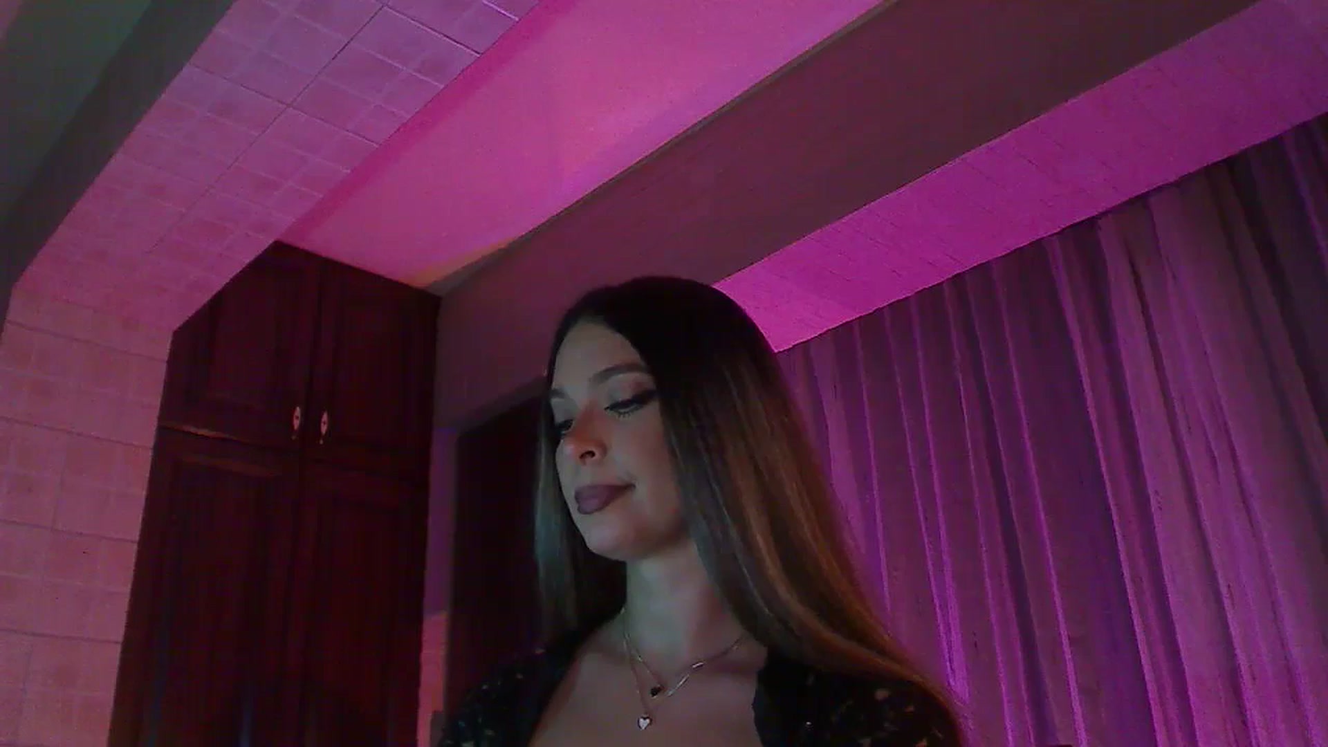 Gallery image thumbnail from No_bo_dy's myfreecams stream on, 08/06/2024, 24:38 image 14 of 20