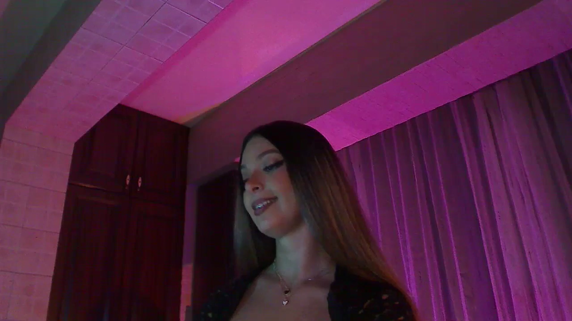 Gallery image thumbnail from No_bo_dy's myfreecams stream on, 08/06/2024, 24:38 image 19 of 20