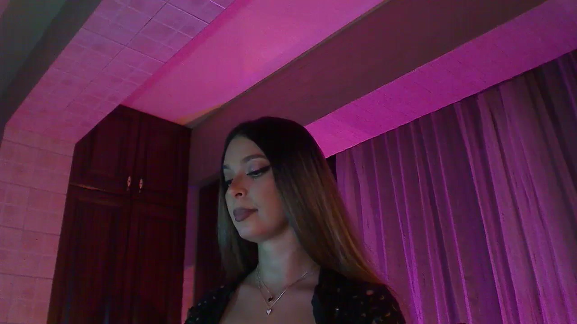 Gallery image thumbnail from No_bo_dy's myfreecams stream on, 08/06/2024, 24:38 image 16 of 20