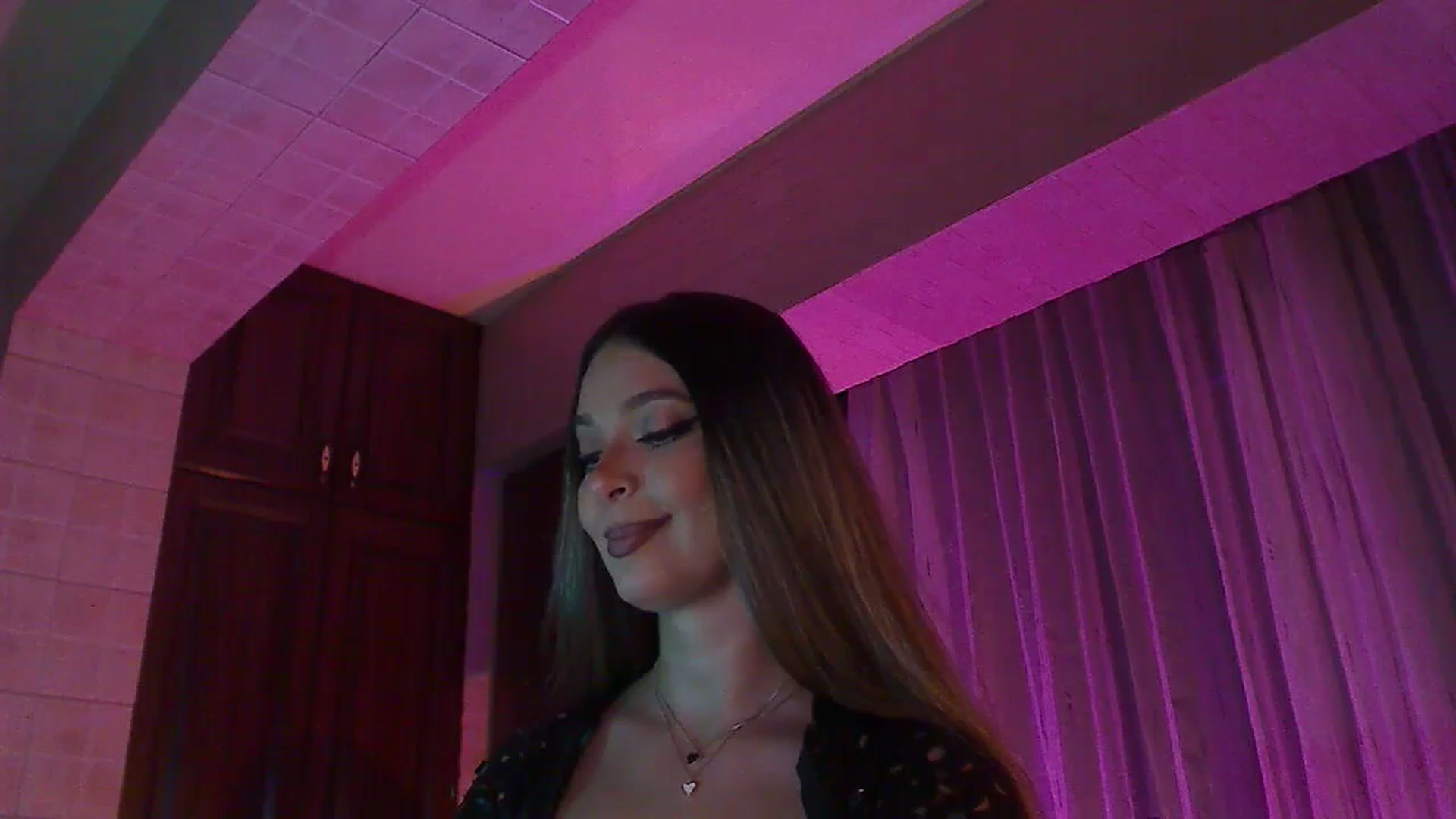 Gallery image thumbnail from No_bo_dy's myfreecams stream on, 08/06/2024, 24:38 image 18 of 20