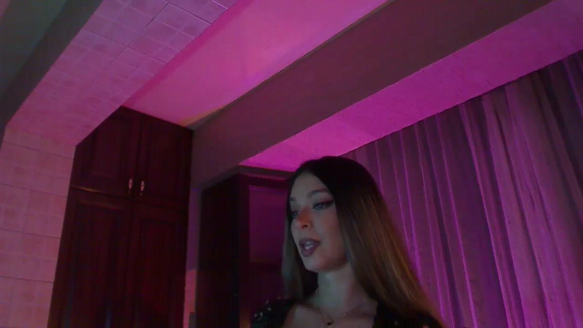 Gallery image thumbnail from No_bo_dy's myfreecams stream on, 08/06/2024, 24:38 image 17 of 20