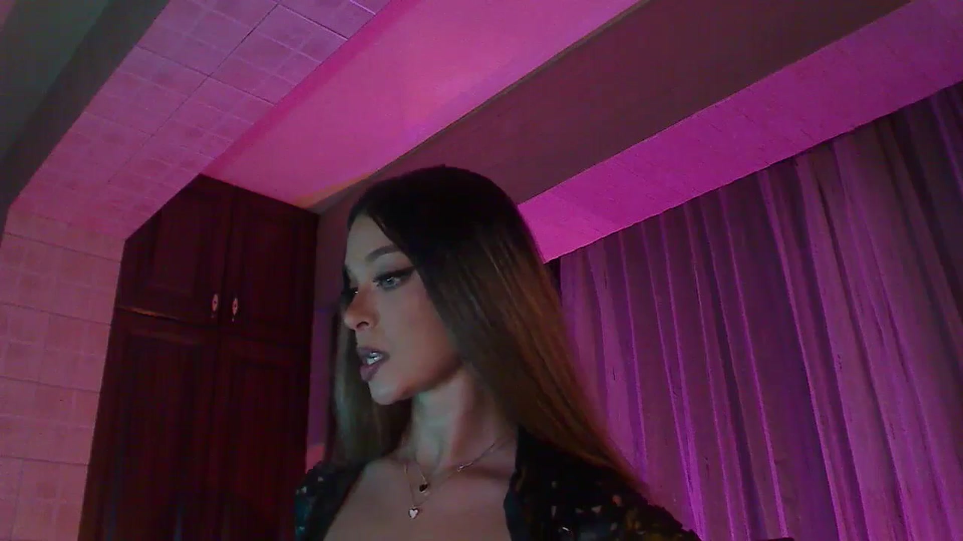 Gallery image thumbnail from No_bo_dy's myfreecams stream on, 08/06/2024, 24:38 image 12 of 20