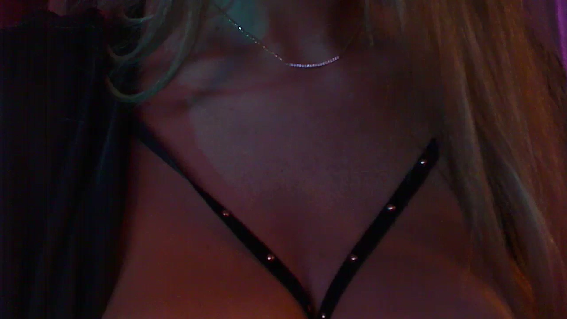 Gallery image thumbnail from No_bo_dy's myfreecams stream on, 09/07/2024, 01:32 image 17 of 20