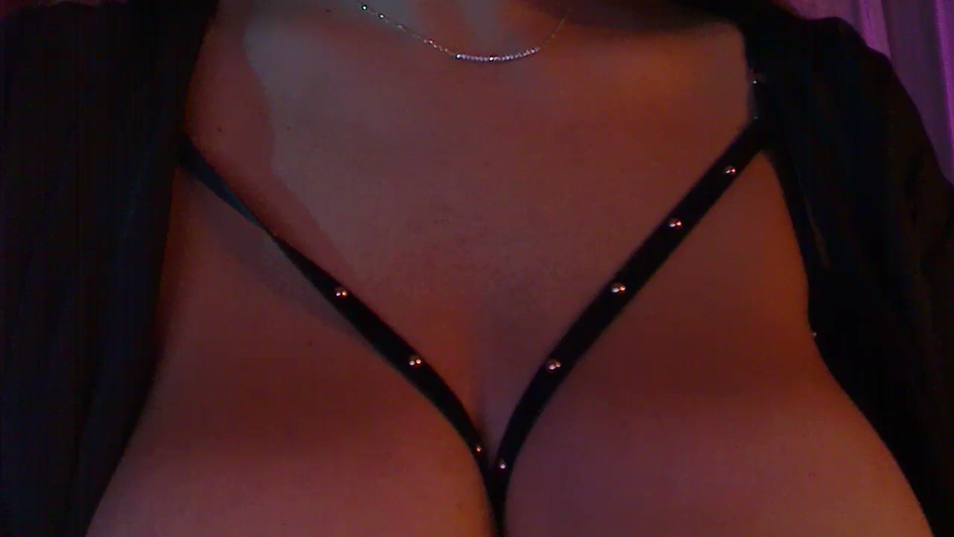 Gallery image thumbnail from No_bo_dy's myfreecams stream on, 09/07/2024, 01:32 image 18 of 20