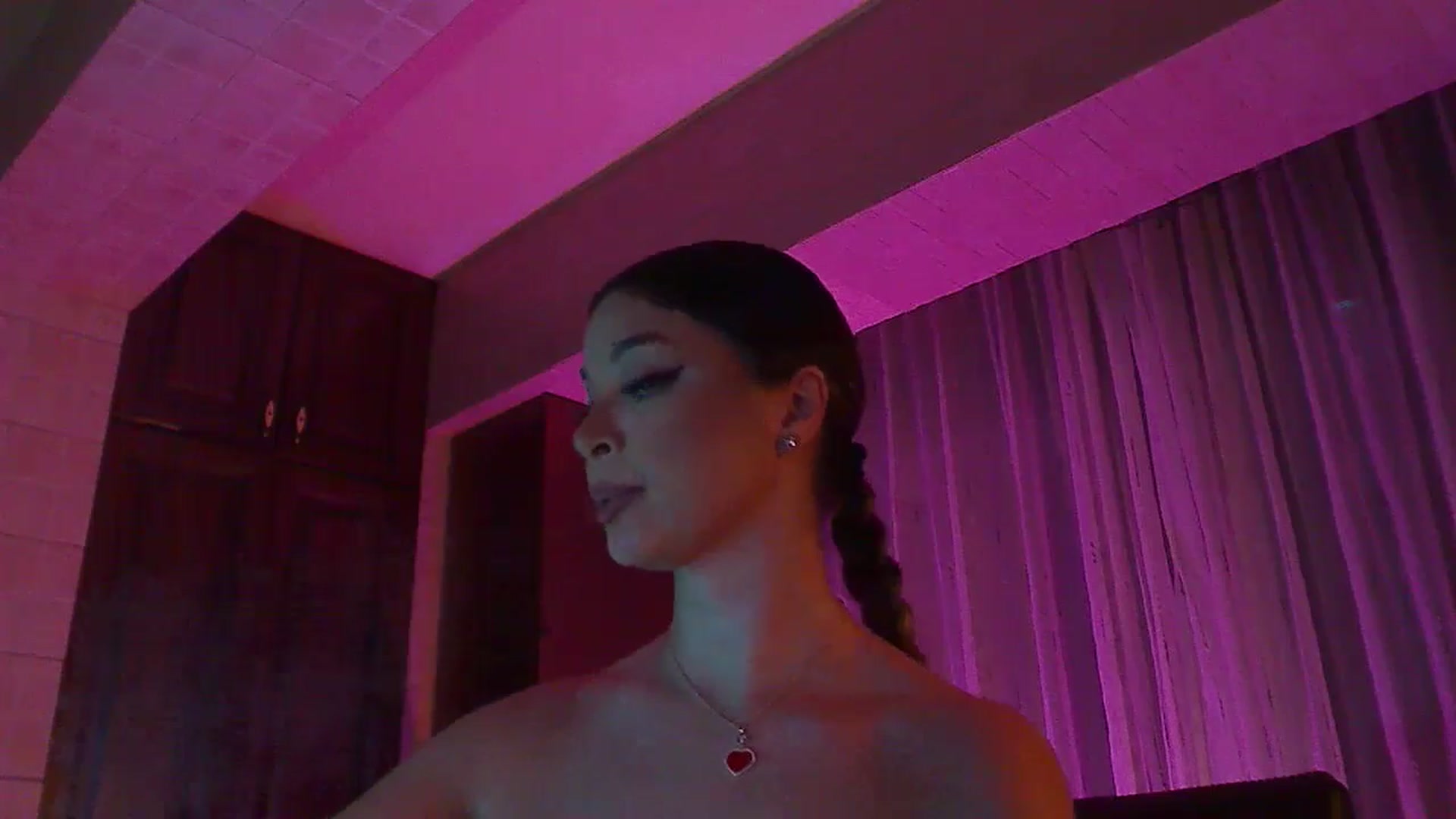 Gallery image thumbnail from No_bo_dy's myfreecams stream on, 09/18/2024, 24:36 image 16 of 20
