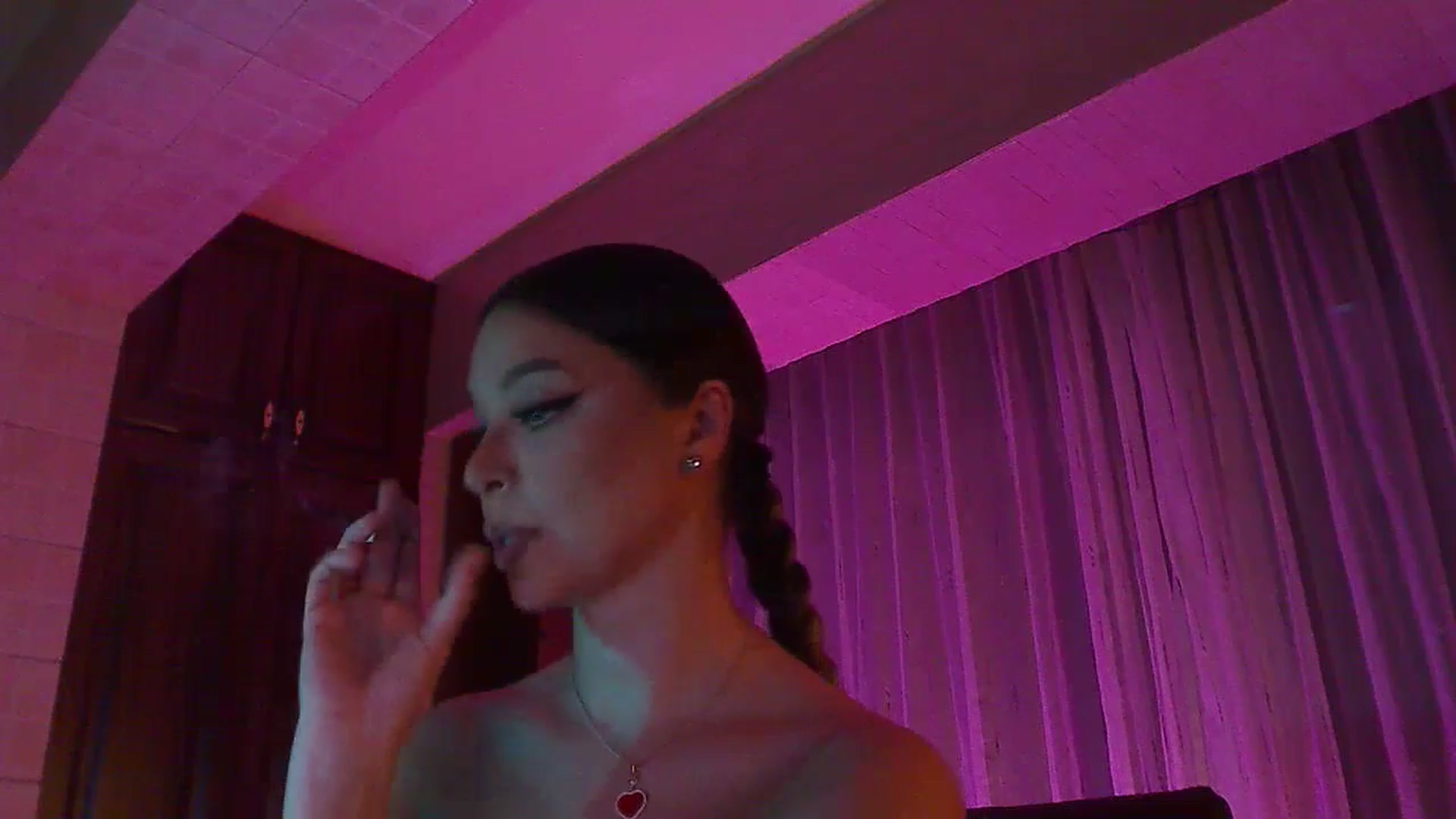 Gallery image thumbnail from No_bo_dy's myfreecams stream on, 09/18/2024, 24:36 image 18 of 20