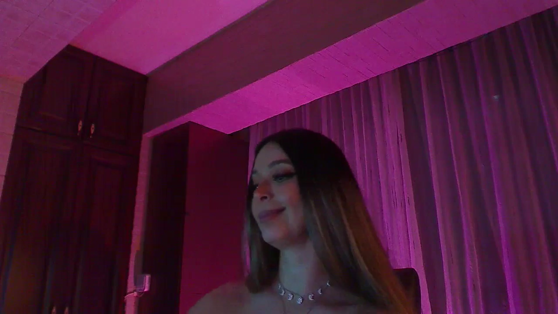 Gallery image thumbnail from No_bo_dy's myfreecams stream on, 10/19/2024, 01:52 image 19 of 20