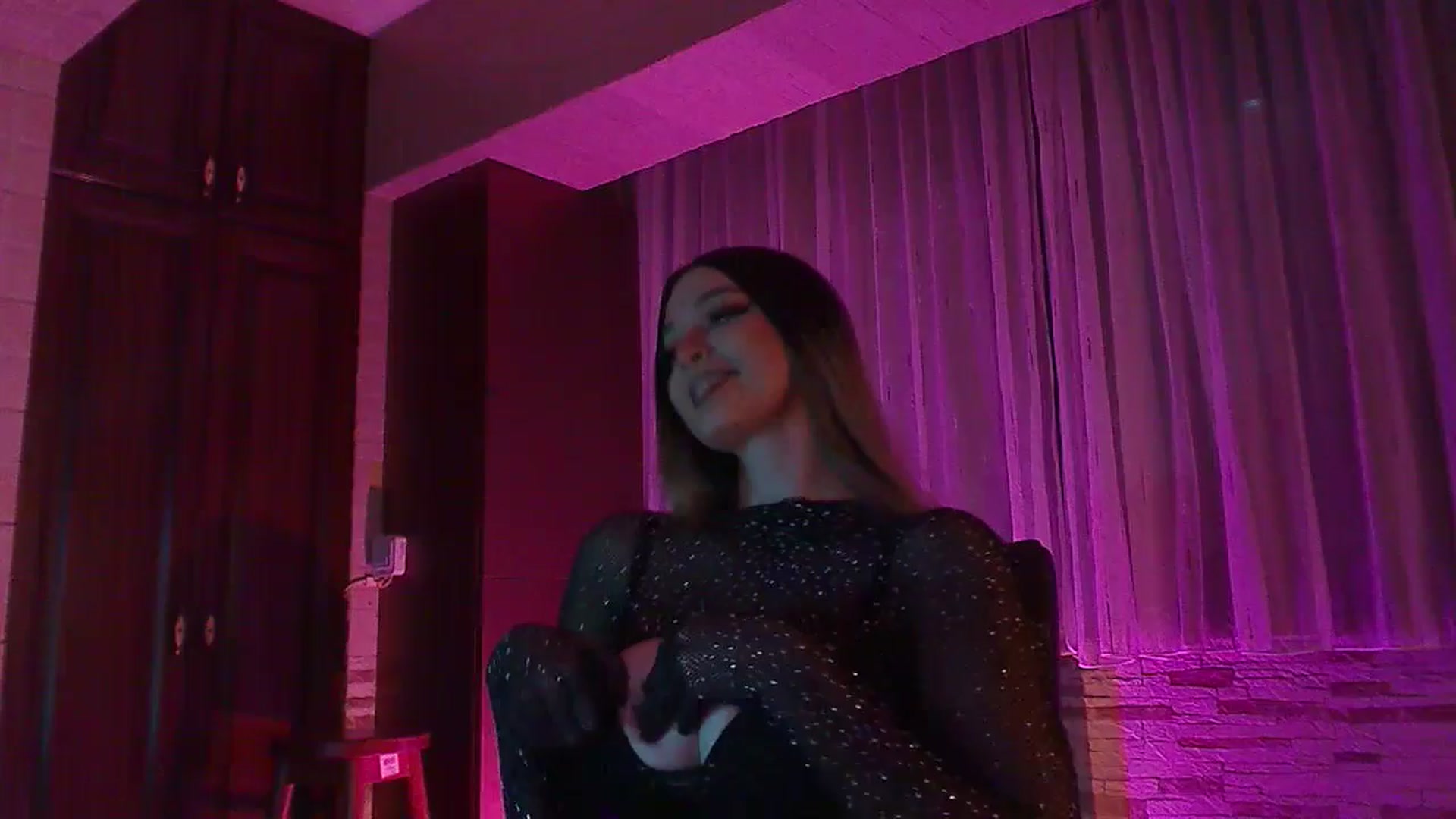 Gallery image thumbnail from No_bo_dy's myfreecams stream on, 11/03/2024, 24:01 image 5 of 20