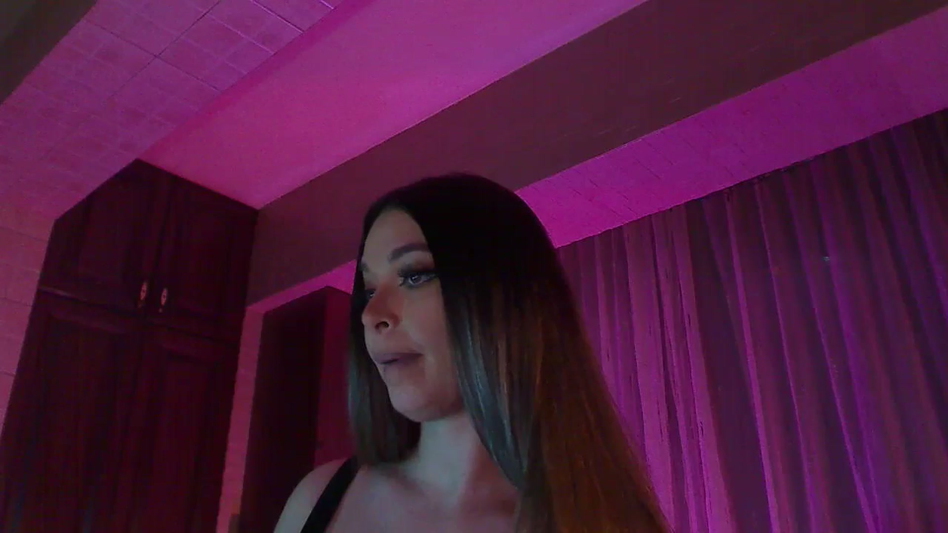 Gallery image thumbnail from No_bo_dy's myfreecams stream on, 11/23/2024, 03:50 image 12 of 20