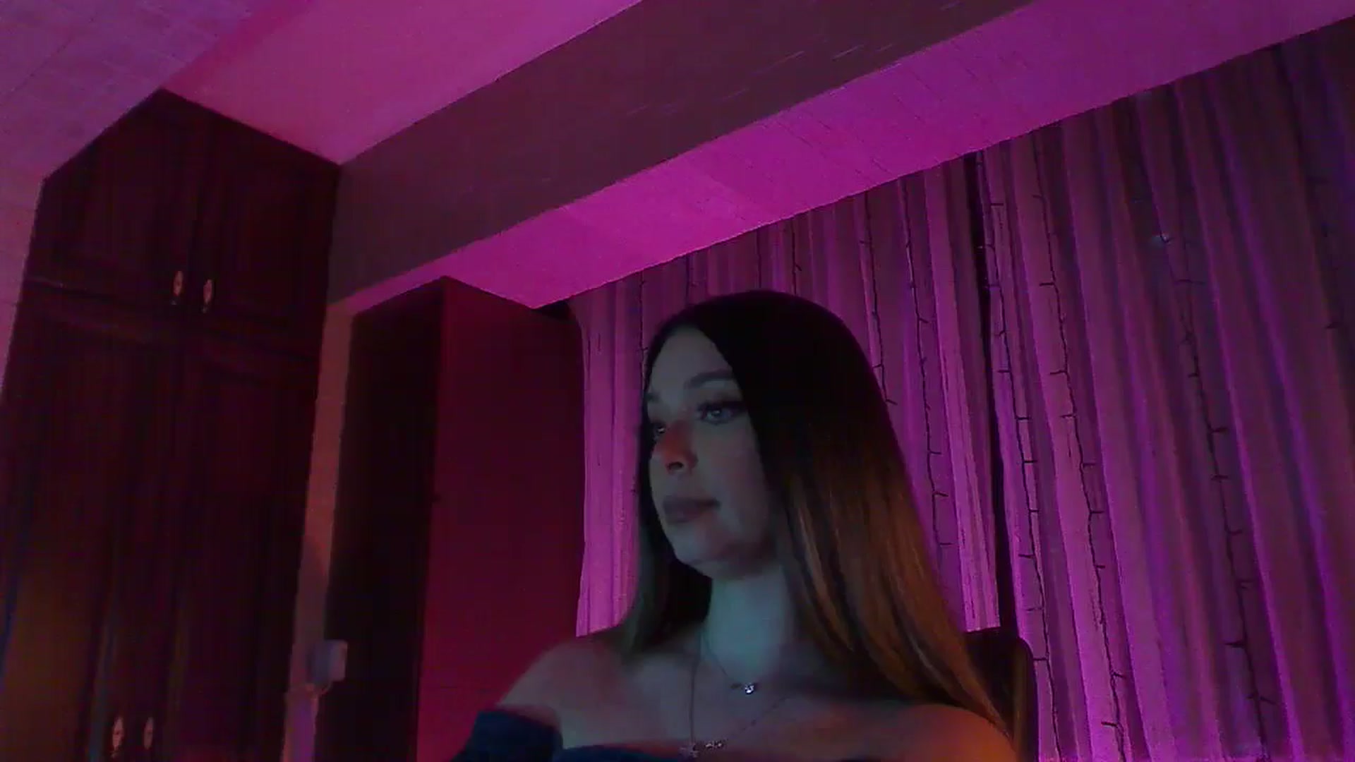 Gallery image thumbnail from No_bo_dy's myfreecams stream on, 01/25/2025, 02:46 image 15 of 20