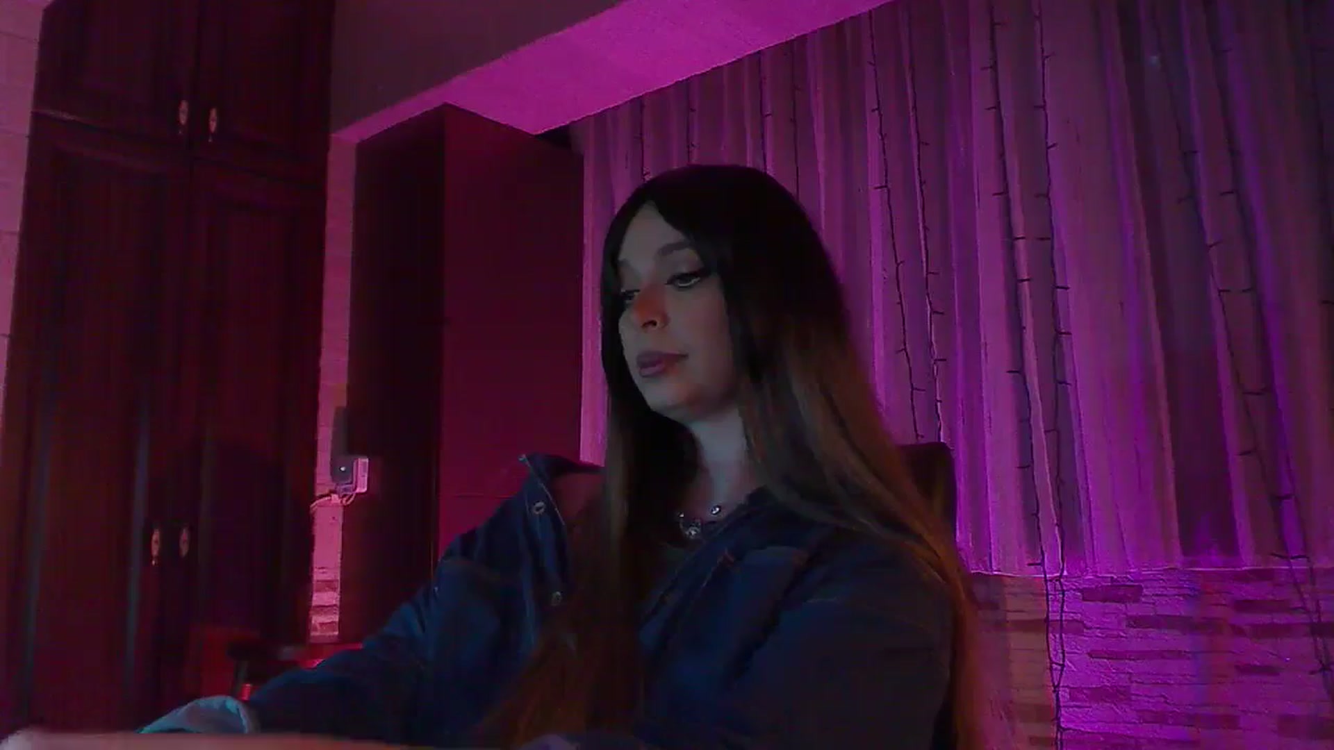 Gallery image thumbnail from No_bo_dy's myfreecams stream on, 02/16/2025, 24:23 image 18 of 20