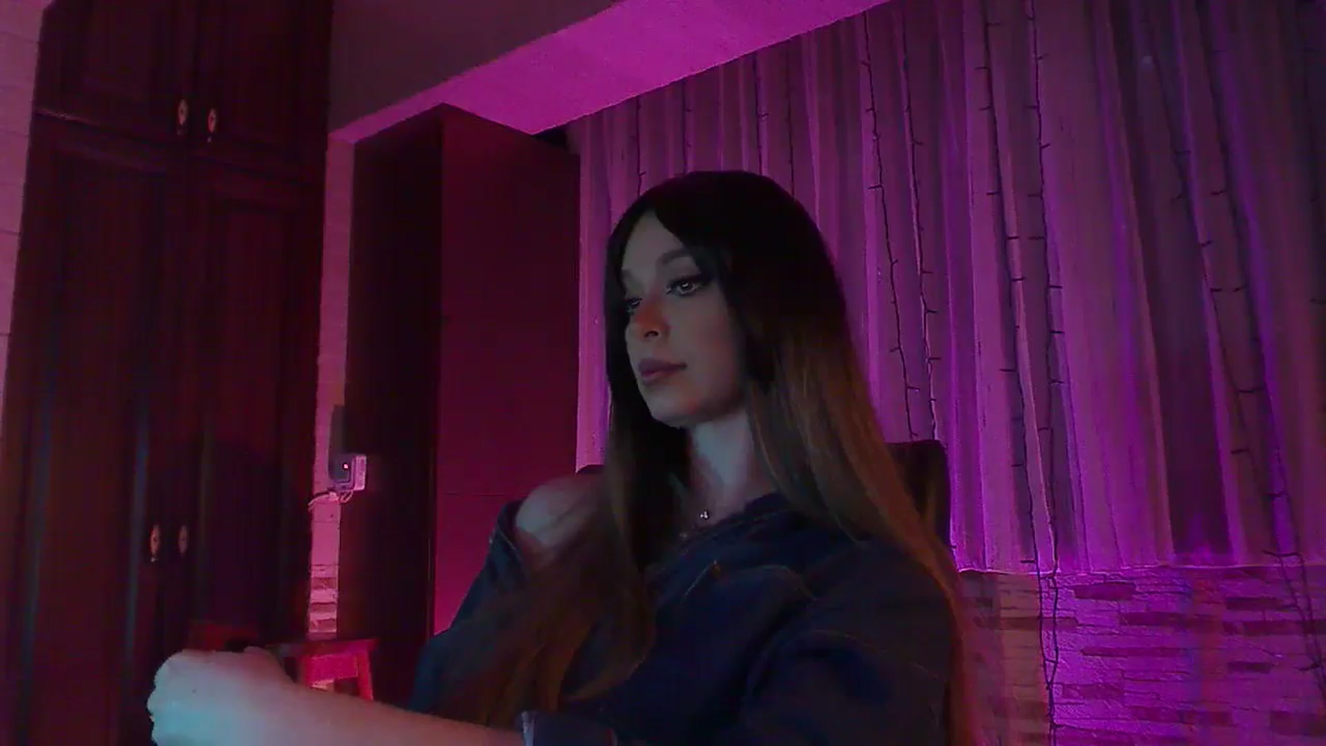 Gallery image thumbnail from No_bo_dy's myfreecams stream on, 02/16/2025, 24:23 image 4 of 20