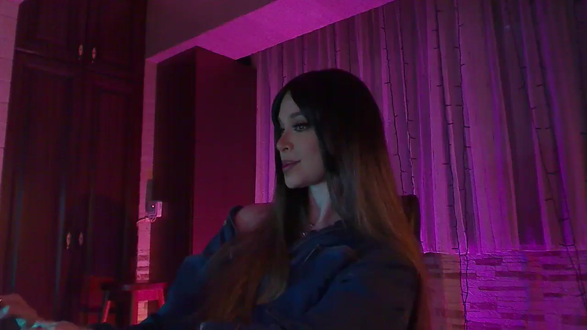 Gallery image thumbnail from No_bo_dy's myfreecams stream on, 02/16/2025, 24:23 image 1 of 20