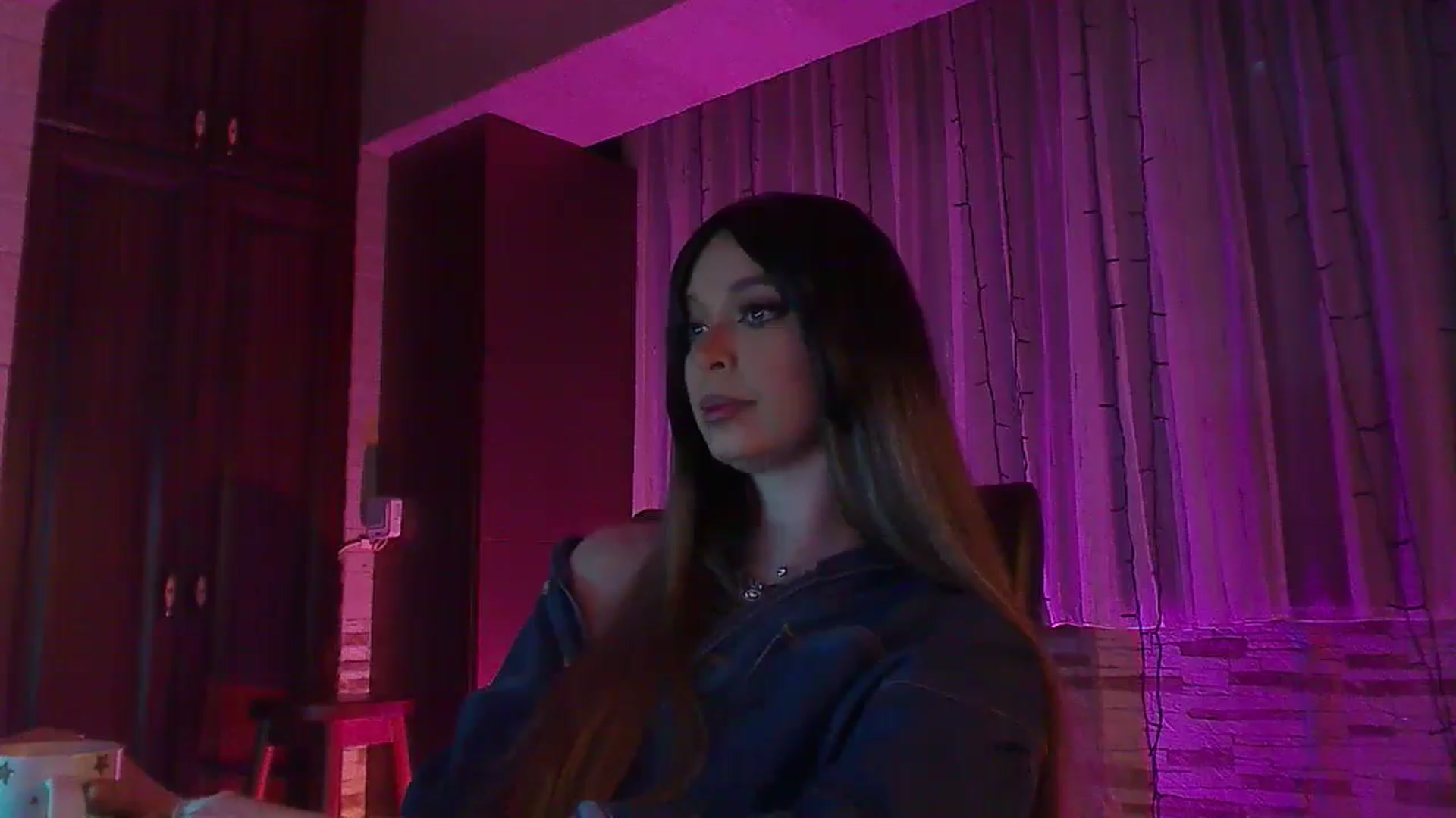 Gallery image thumbnail from No_bo_dy's myfreecams stream on, 02/16/2025, 24:23 image 12 of 20