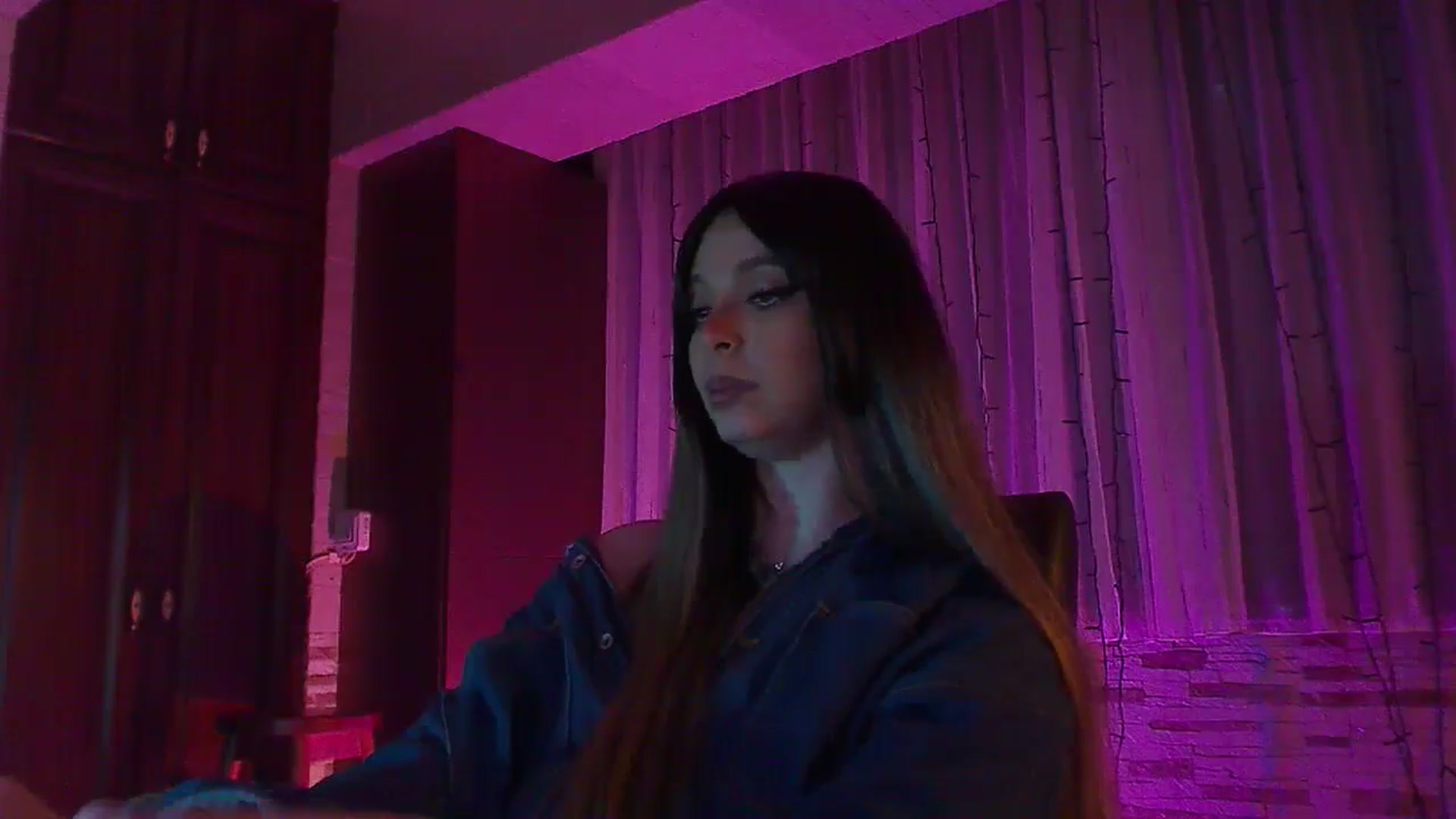Gallery image thumbnail from No_bo_dy's myfreecams stream on, 02/16/2025, 03:45 image 6 of 20