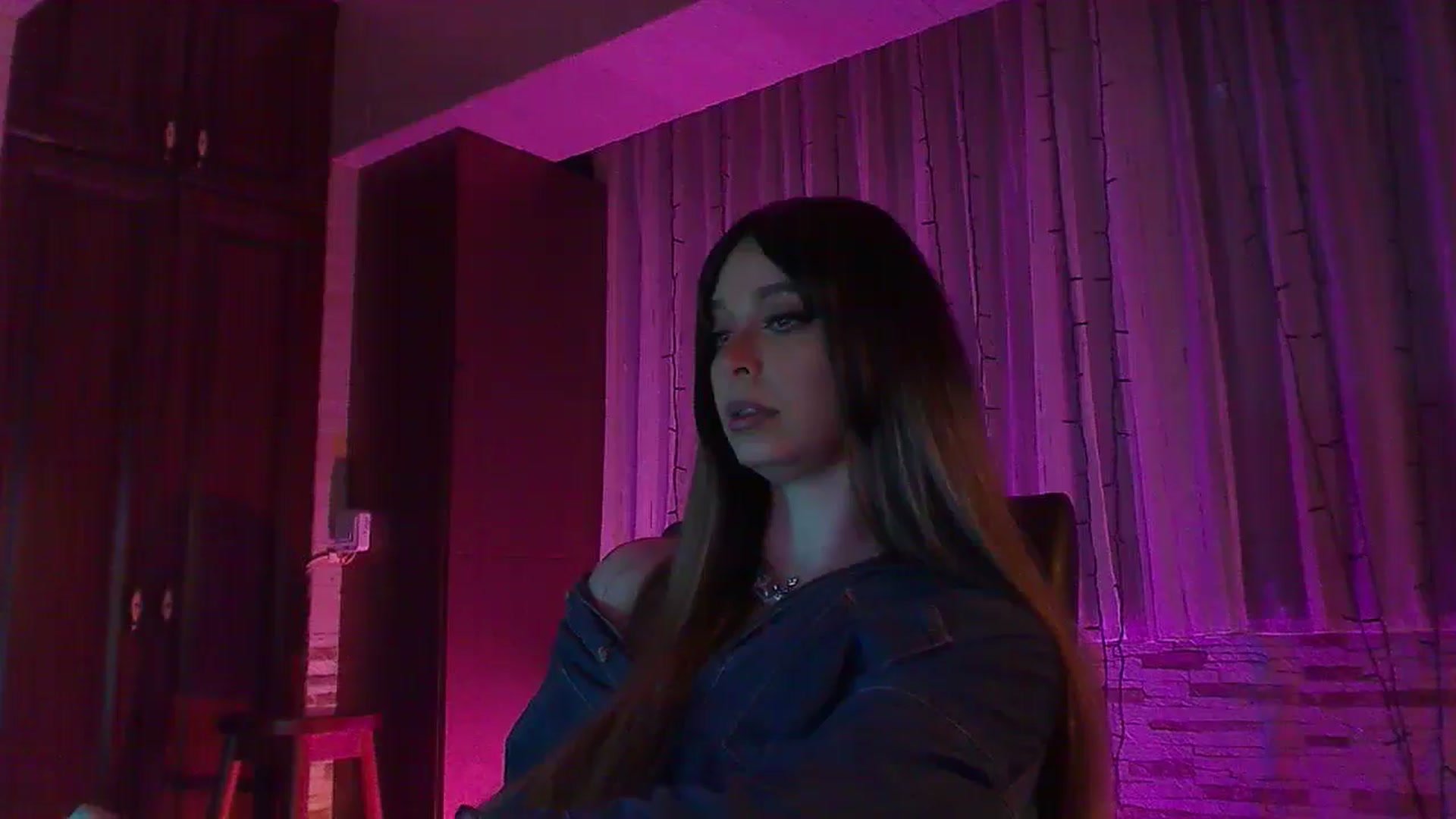 Gallery image thumbnail from No_bo_dy's myfreecams stream on, 02/16/2025, 03:45 image 4 of 20