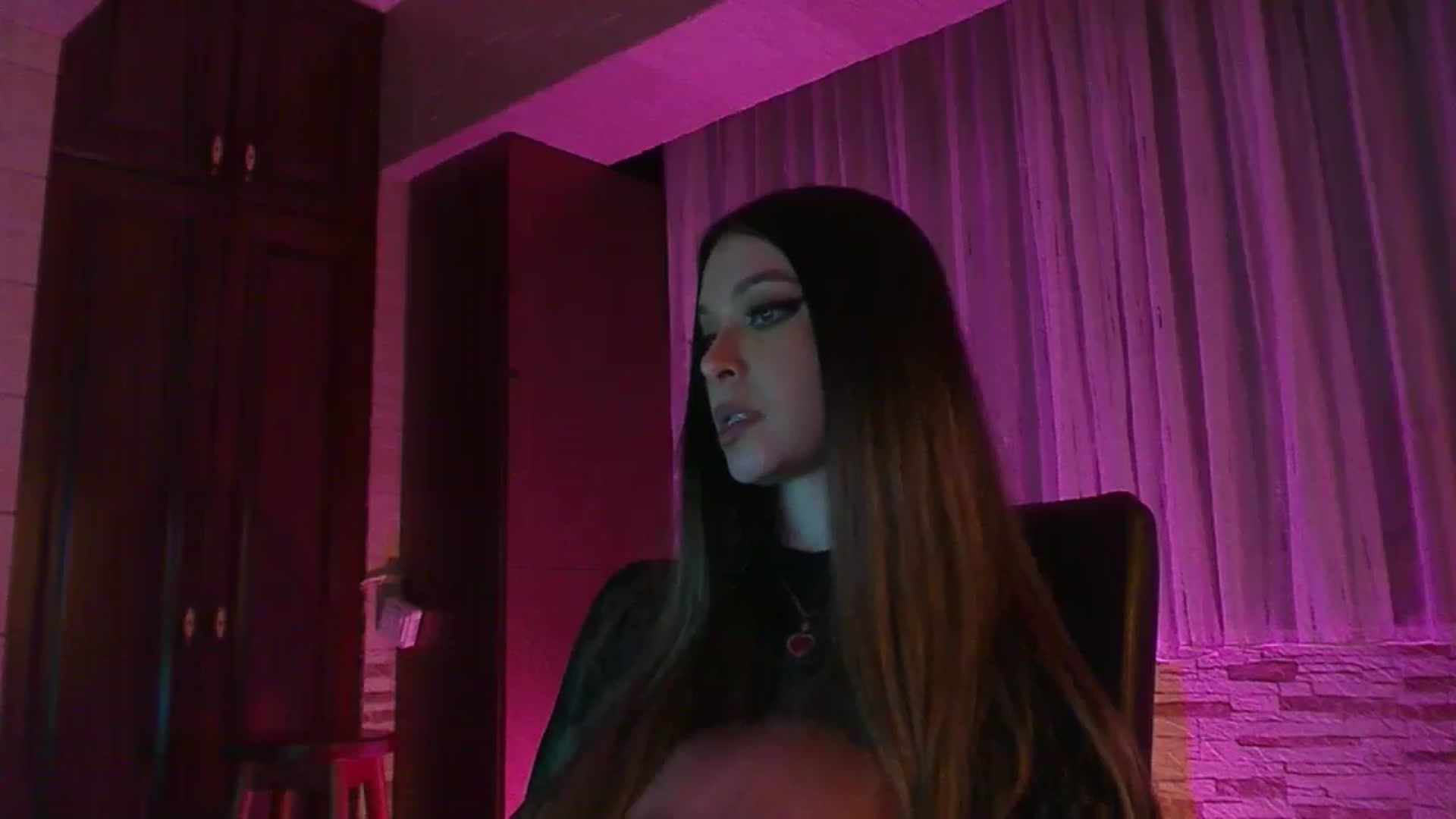 Gallery image thumbnail from No_bo_dy's myfreecams stream on, 03/23/2025, 20:52 image 15 of 20