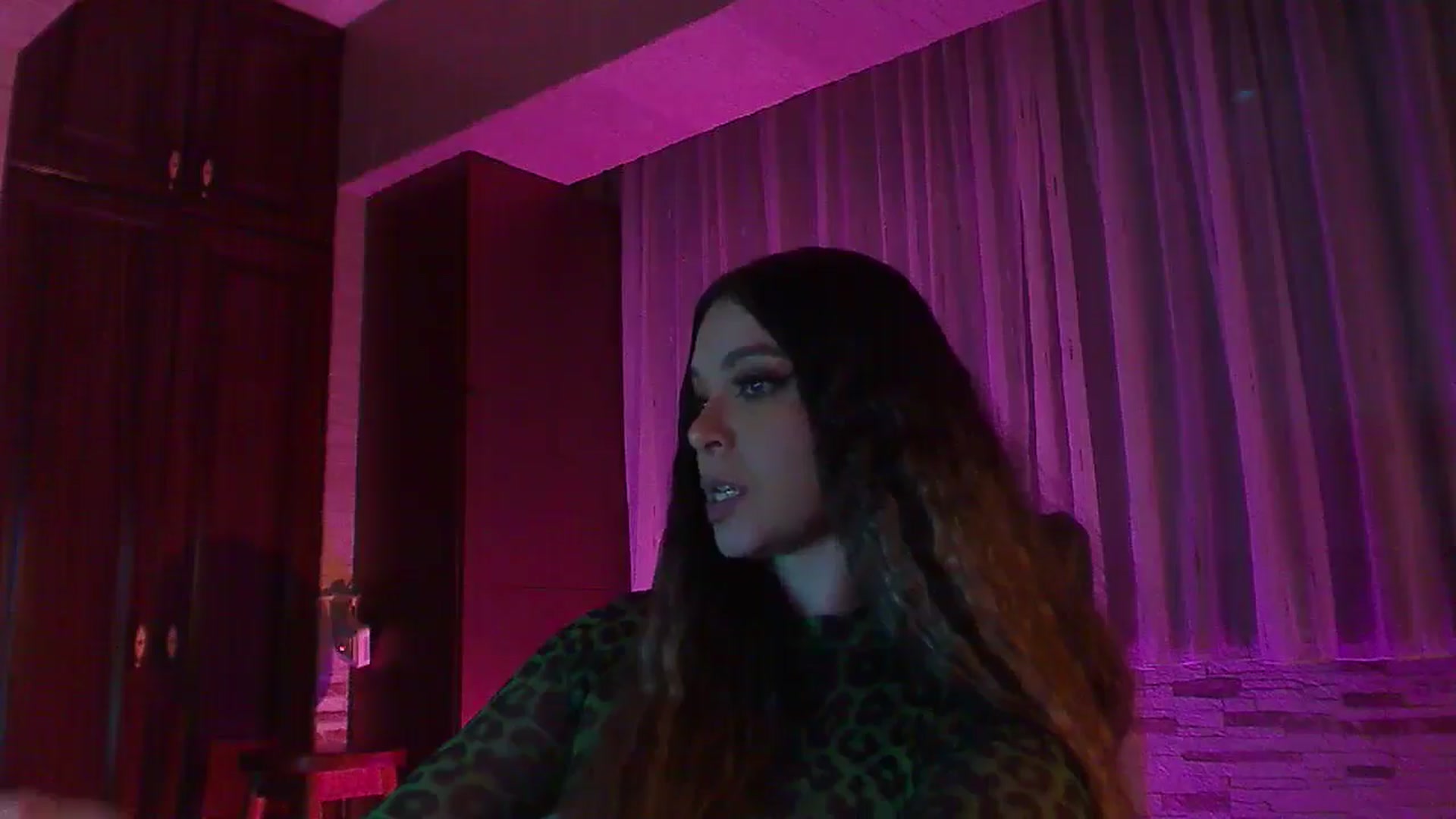 Gallery image thumbnail from No_bo_dy's myfreecams stream on, 03/29/2025, 05:05 image 17 of 20