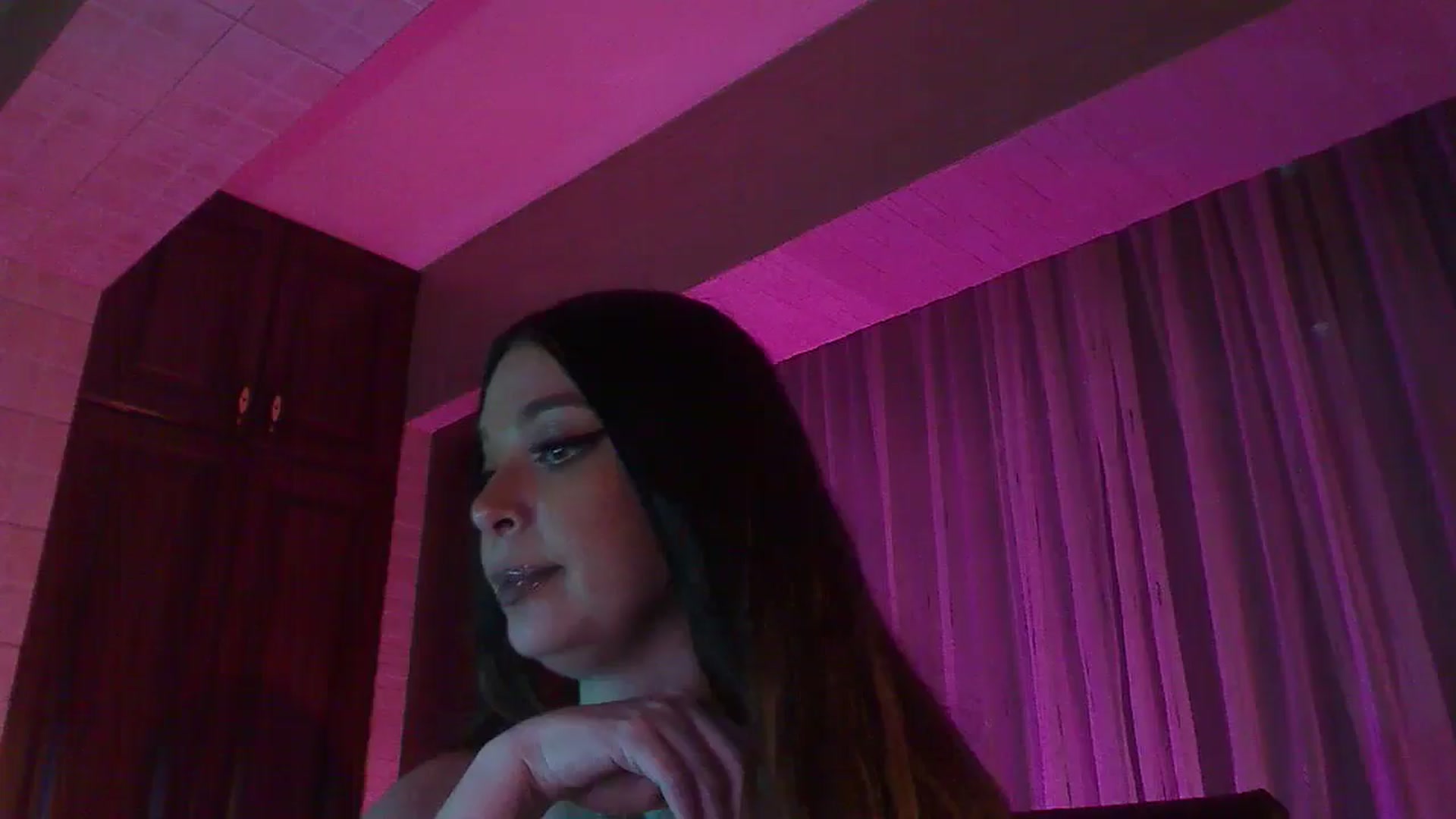 Gallery image thumbnail from No_bo_dy's myfreecams stream on, 03/31/2025, 03:32 image 18 of 20