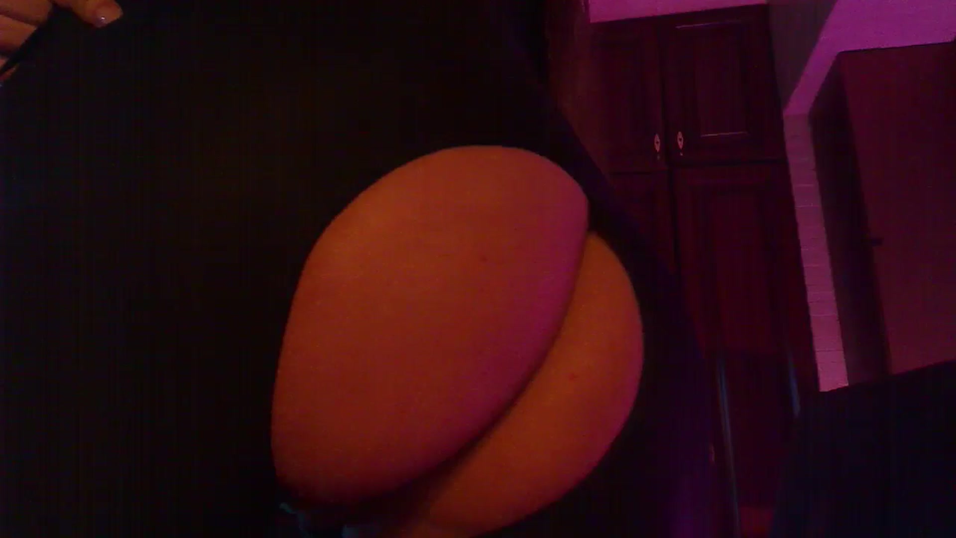 Gallery image thumbnail from No_bo_dy's myfreecams stream on, 04/05/2025, 01:10 image 14 of 20
