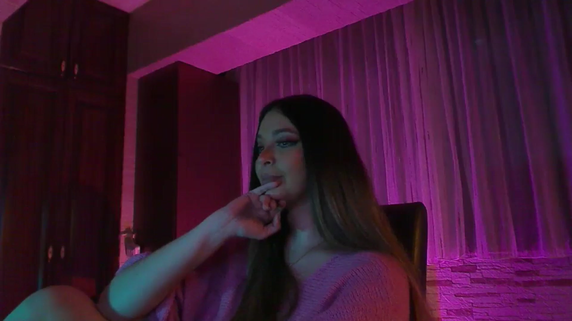 Gallery image thumbnail from No_bo_dy's myfreecams stream on, 04/06/2025, 04:03 image 13 of 20