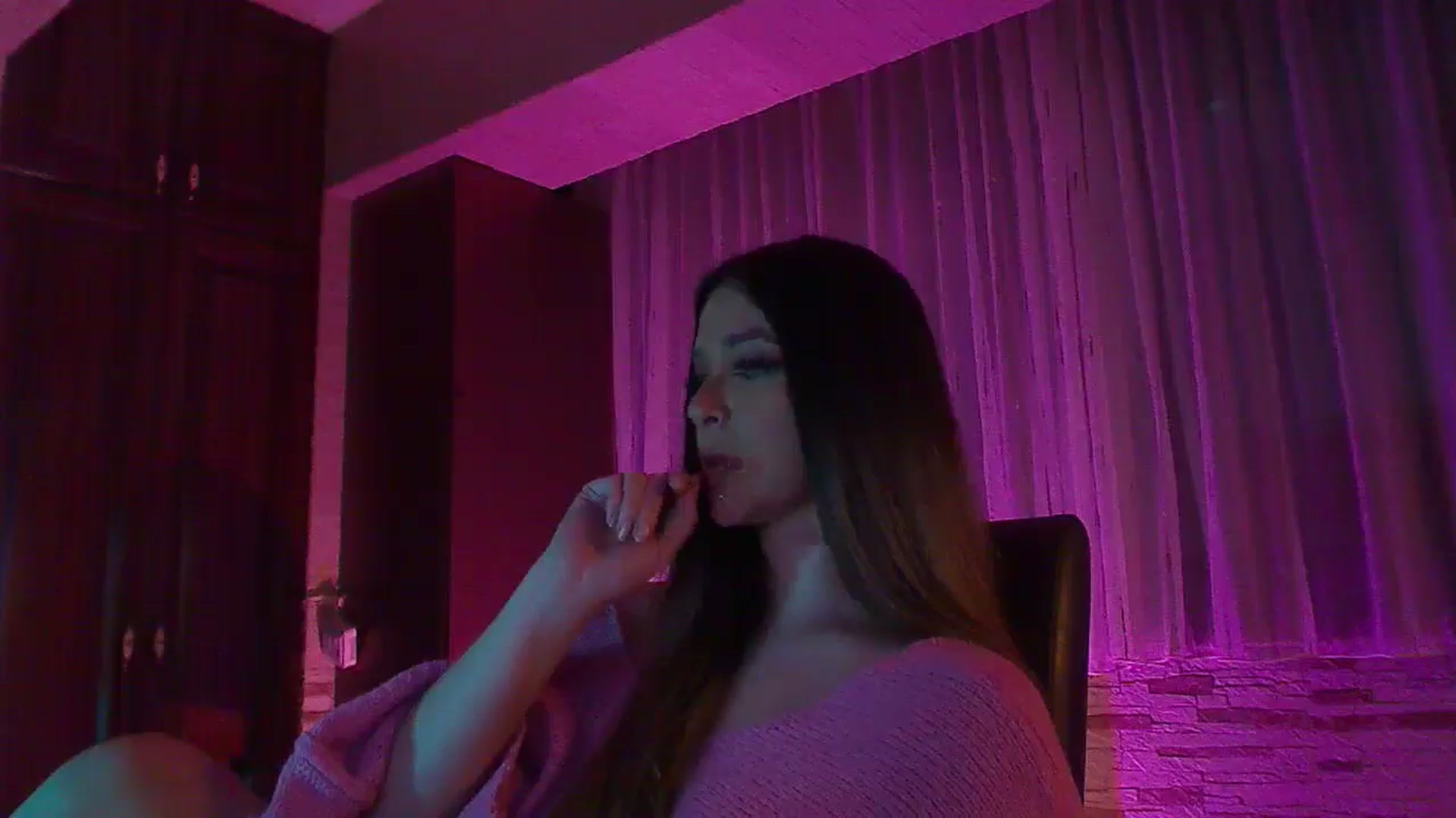 Gallery image thumbnail from No_bo_dy's myfreecams stream on, 04/06/2025, 04:03 image 14 of 20