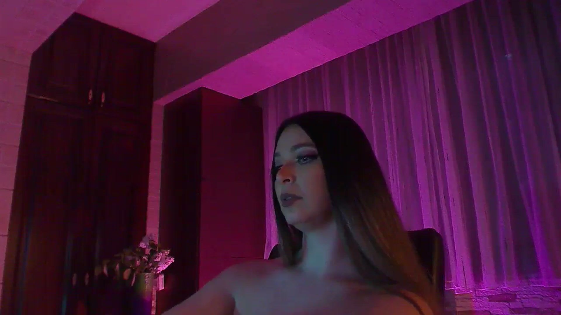 Gallery image thumbnail from No_bo_dy's myfreecams stream on, 04/13/2025, 03:38 image 12 of 20