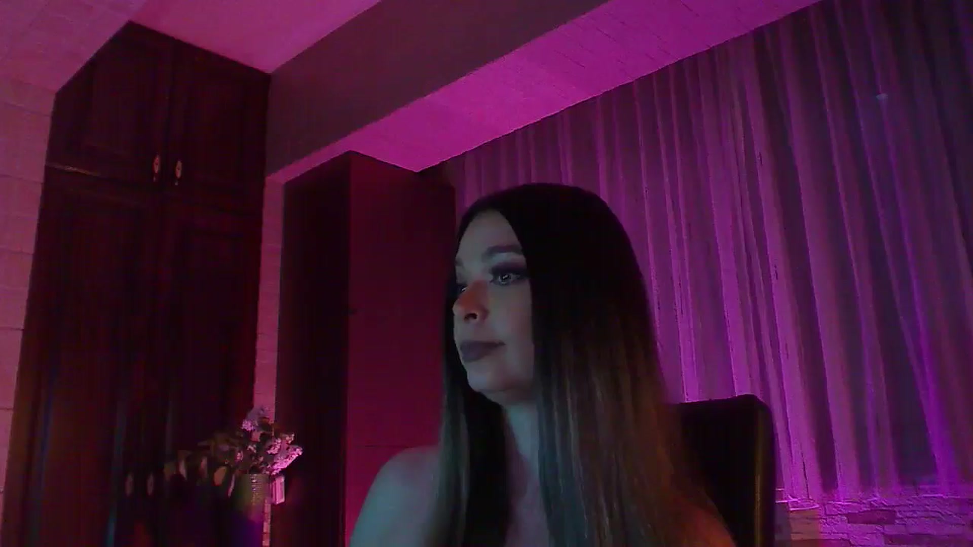 Gallery image thumbnail from No_bo_dy's myfreecams stream on, 04/13/2025, 03:38 image 3 of 20