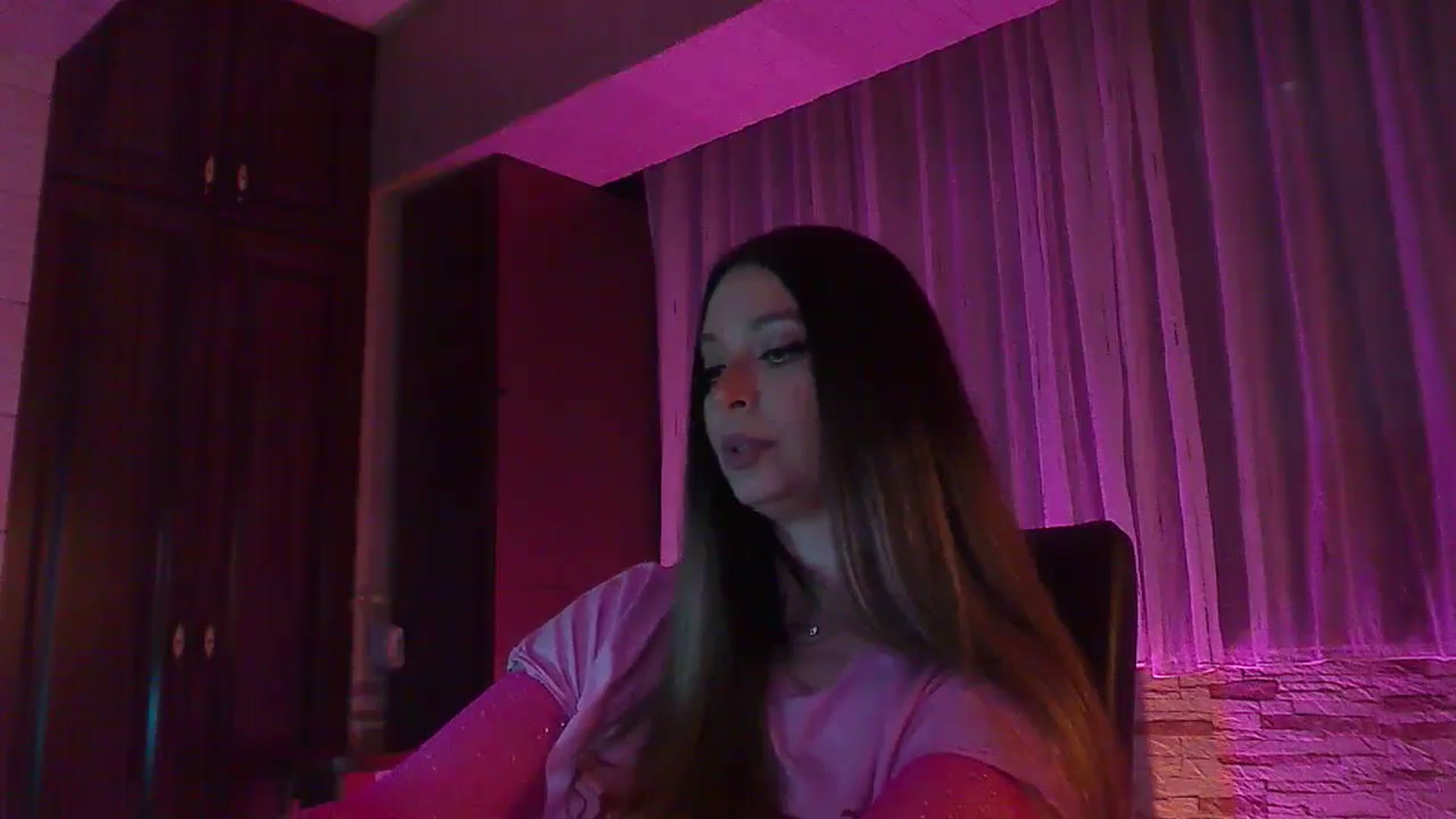 Gallery image thumbnail from No_bo_dy's myfreecams stream on, 04/25/2025, 23:38 image 18 of 20