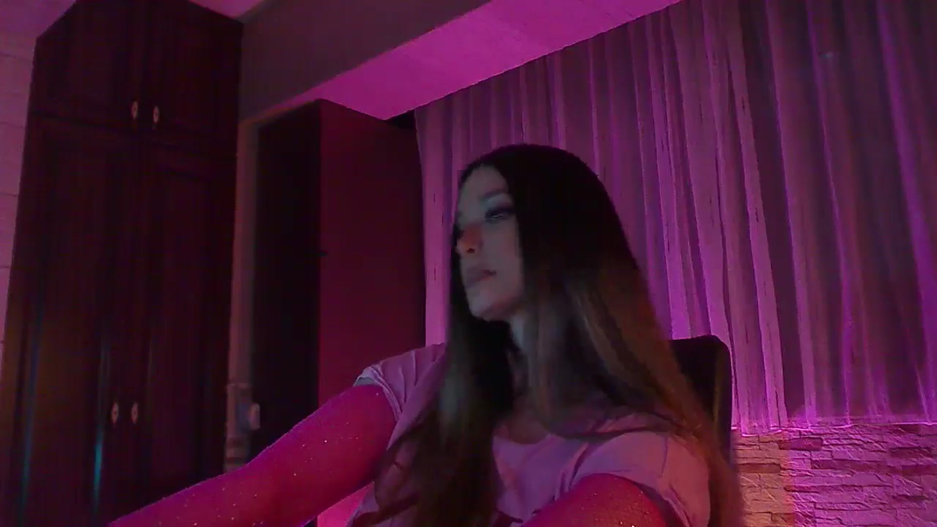 Gallery image thumbnail from No_bo_dy's myfreecams stream on, 04/25/2025, 23:38 image 17 of 20