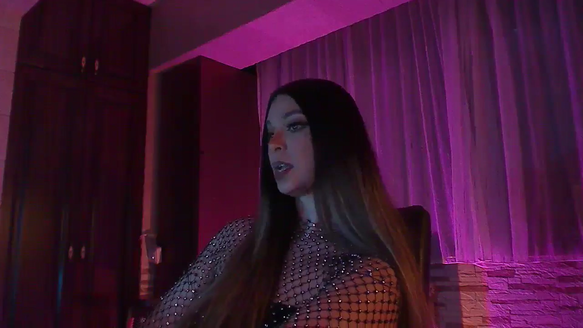 Gallery image thumbnail from No_bo_dy's myfreecams stream on, 04/28/2025, 24:00 image 9 of 20
