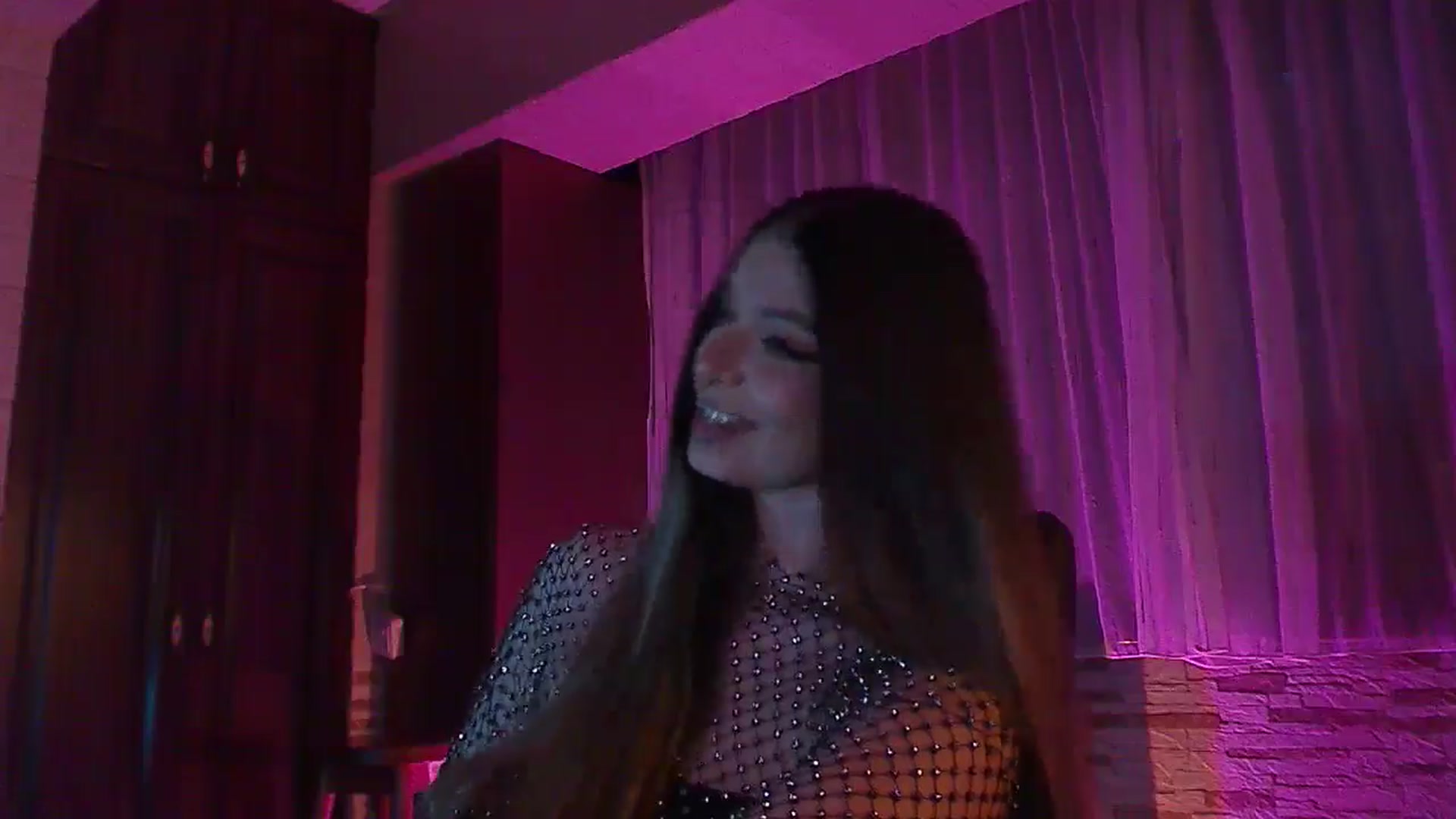 Gallery image thumbnail from No_bo_dy's myfreecams stream on, 04/28/2025, 24:00 image 8 of 20