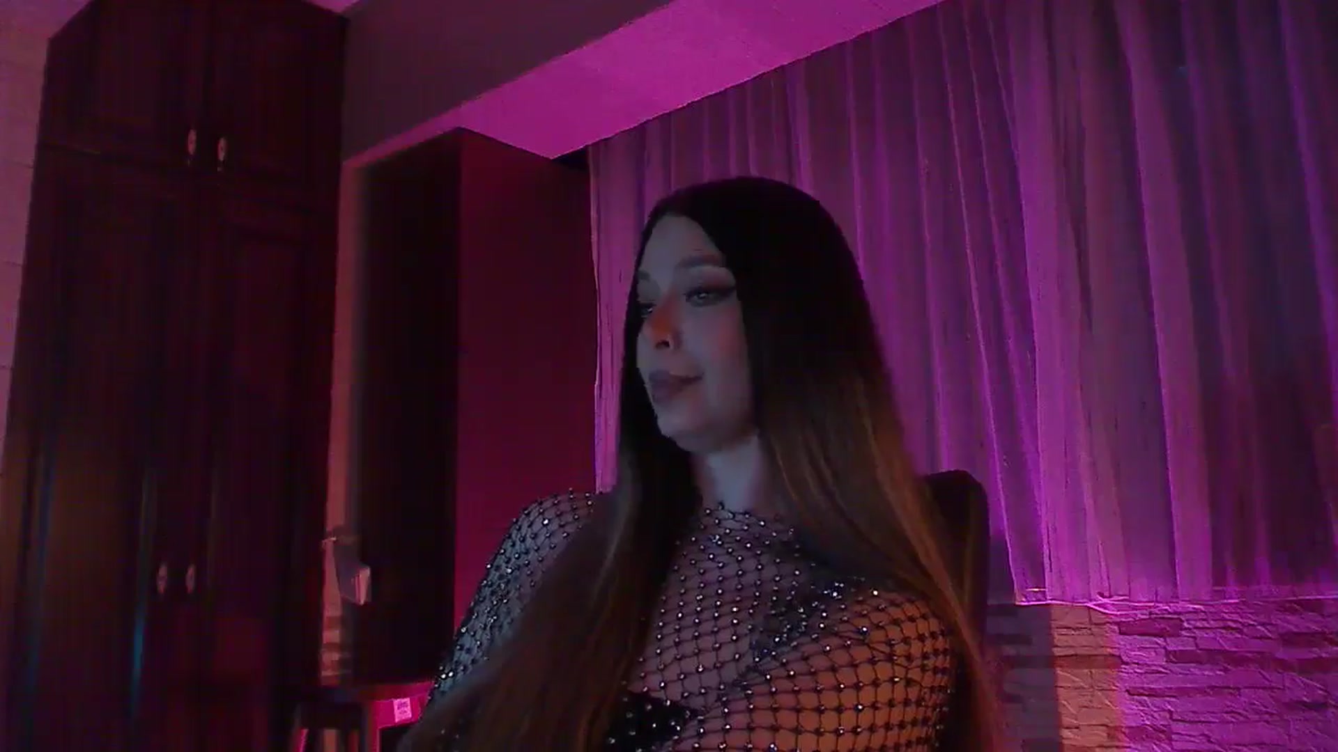 Gallery image thumbnail from No_bo_dy's myfreecams stream on, 04/28/2025, 24:00 image 16 of 20