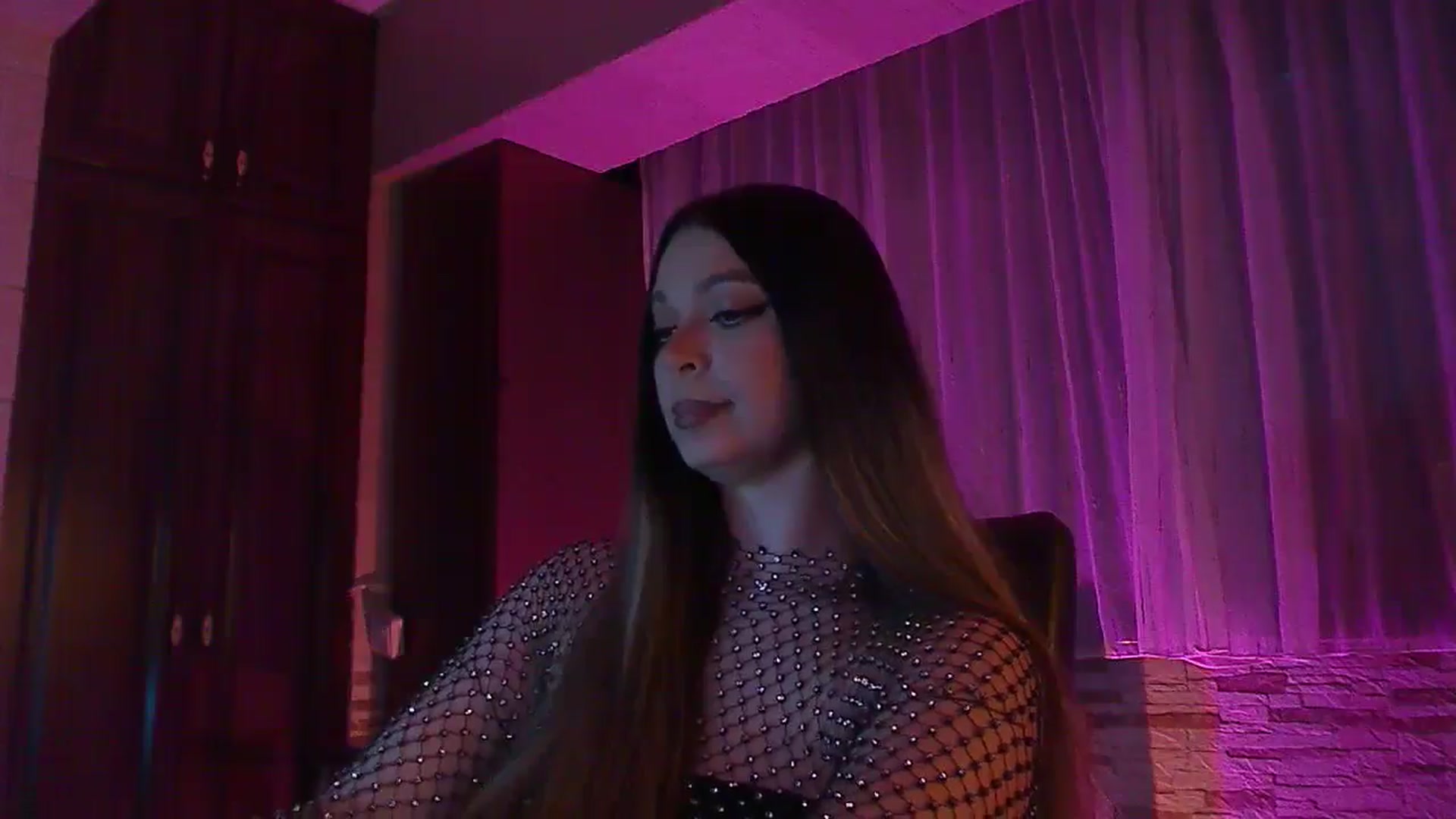 Gallery image thumbnail from No_bo_dy's myfreecams stream on, 04/28/2025, 24:00 image 20 of 20