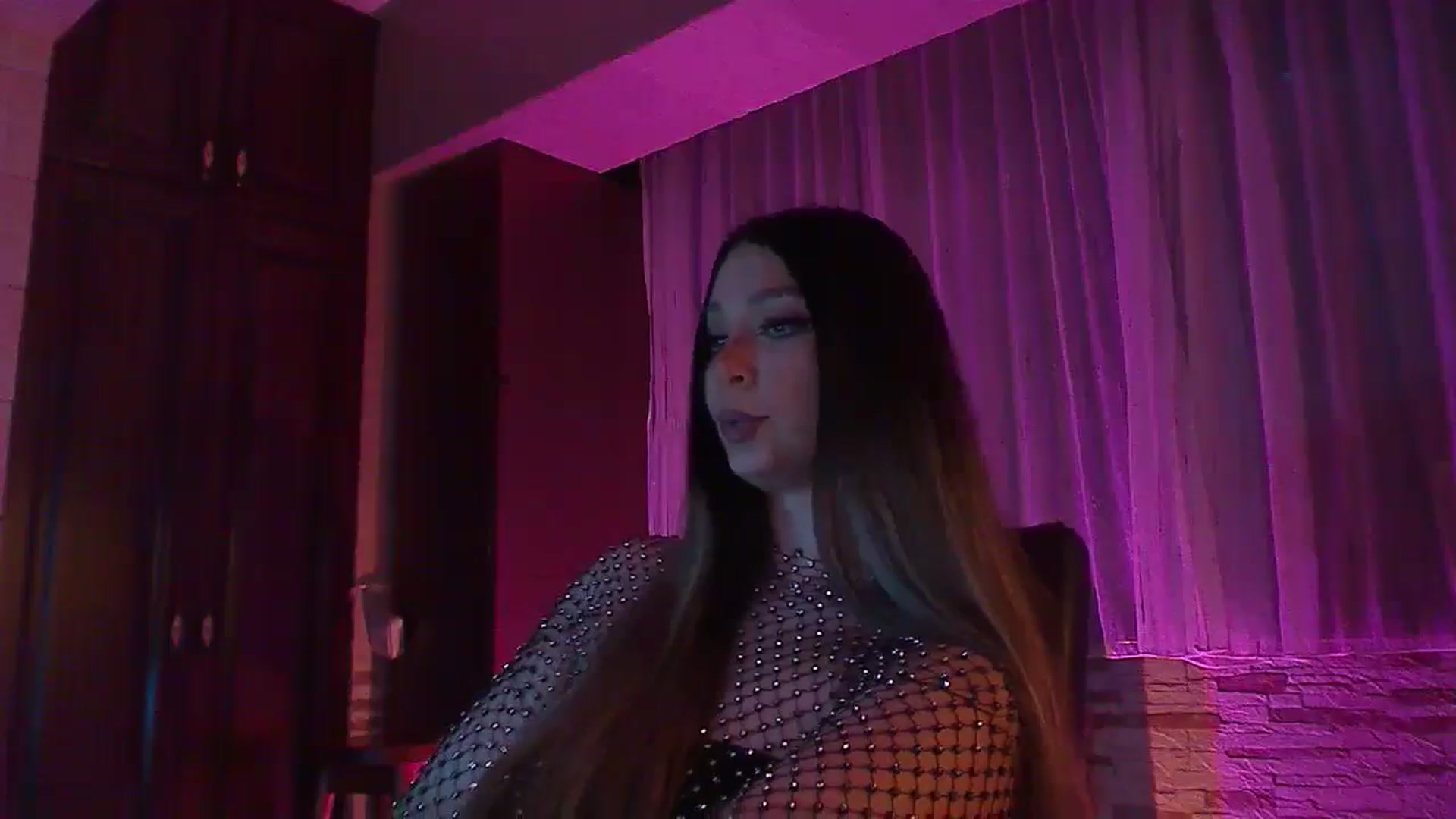 Gallery image thumbnail from No_bo_dy's myfreecams stream on, 04/28/2025, 24:00 image 10 of 20