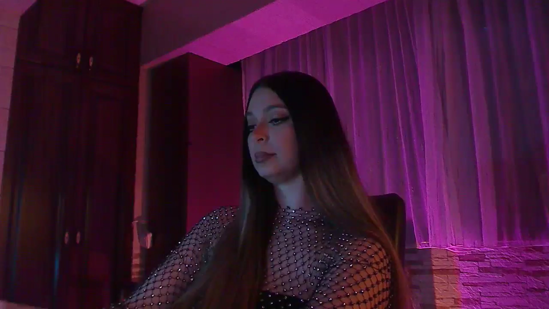 Gallery image thumbnail from No_bo_dy's myfreecams stream on, 04/28/2025, 24:00 image 18 of 20