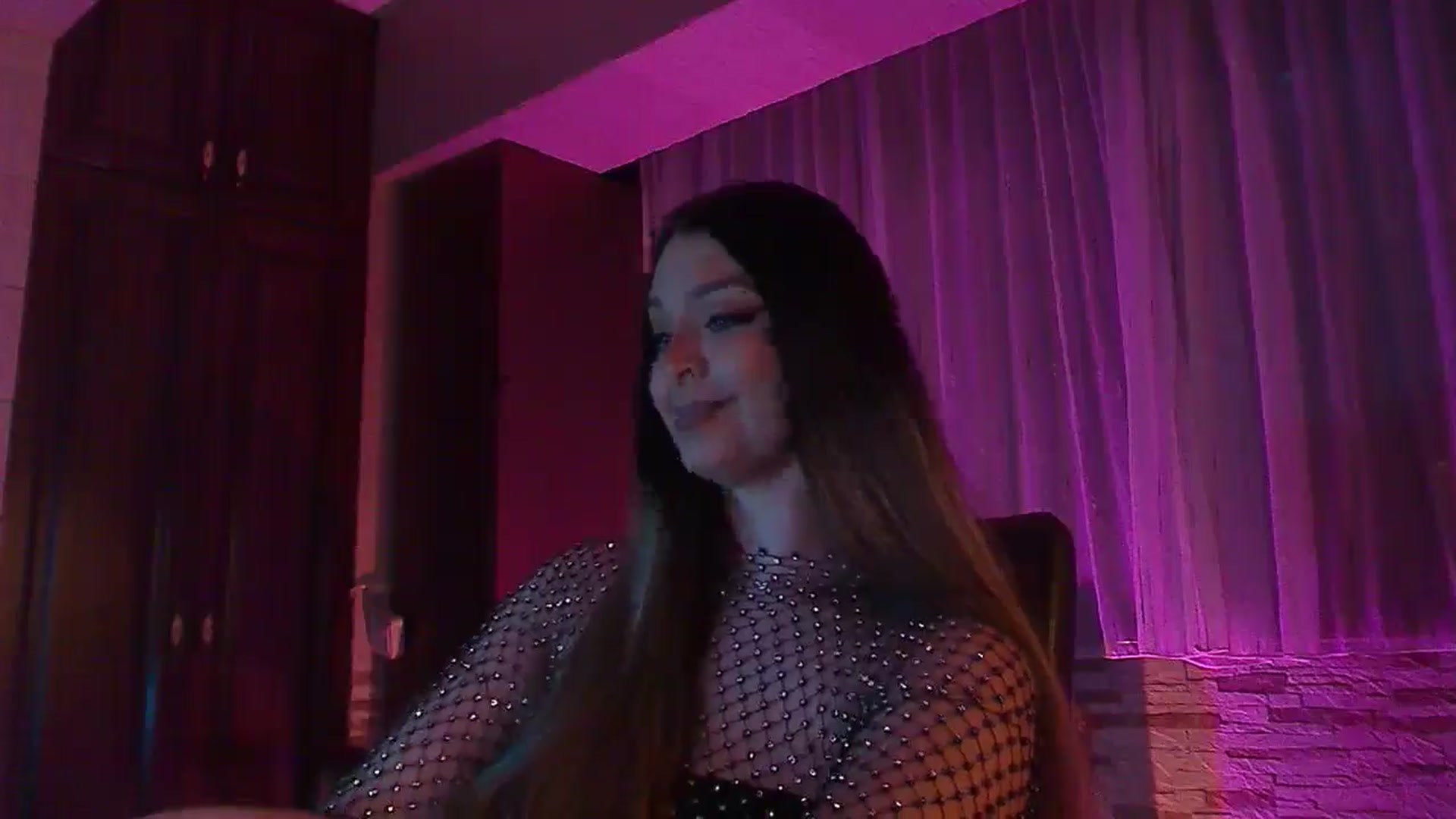 Gallery image thumbnail from No_bo_dy's myfreecams stream on, 04/28/2025, 24:00 image 12 of 20
