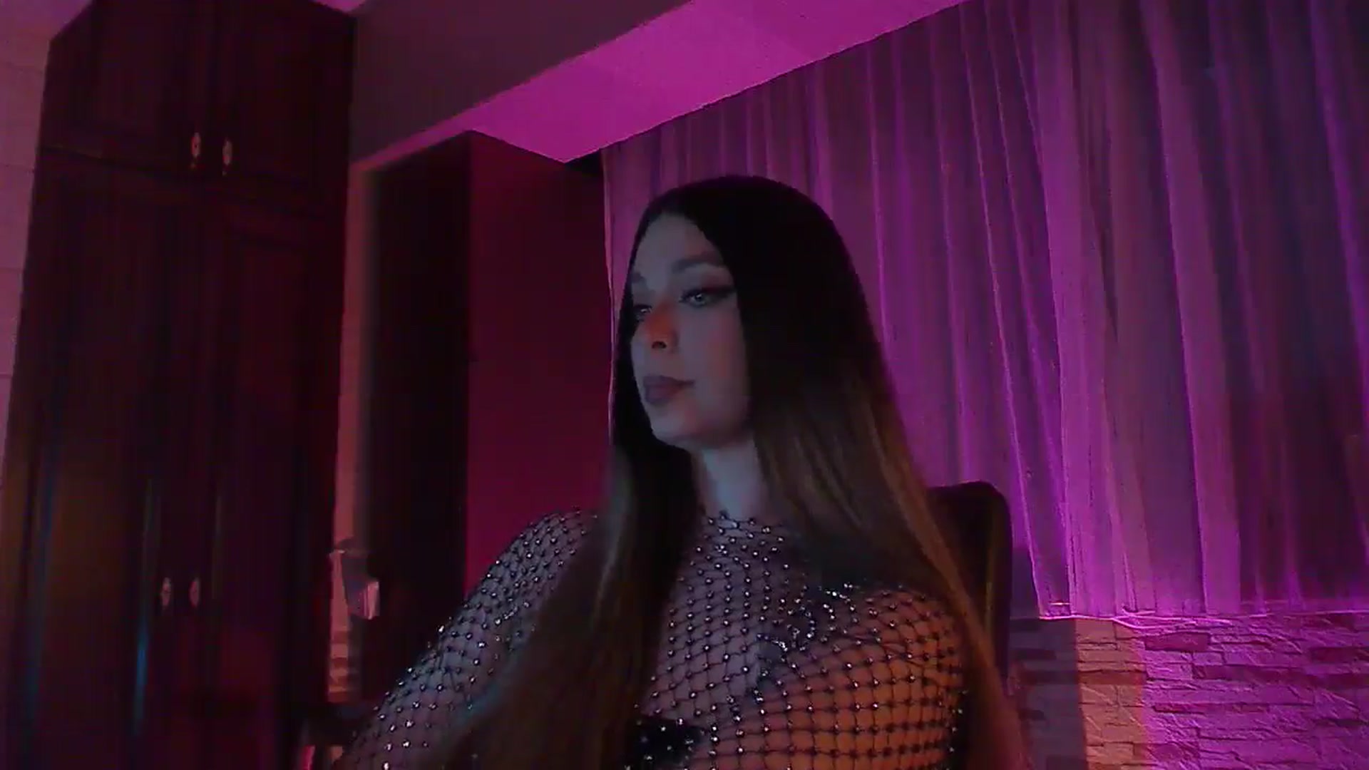 Gallery image thumbnail from No_bo_dy's myfreecams stream on, 04/28/2025, 24:00 image 13 of 20