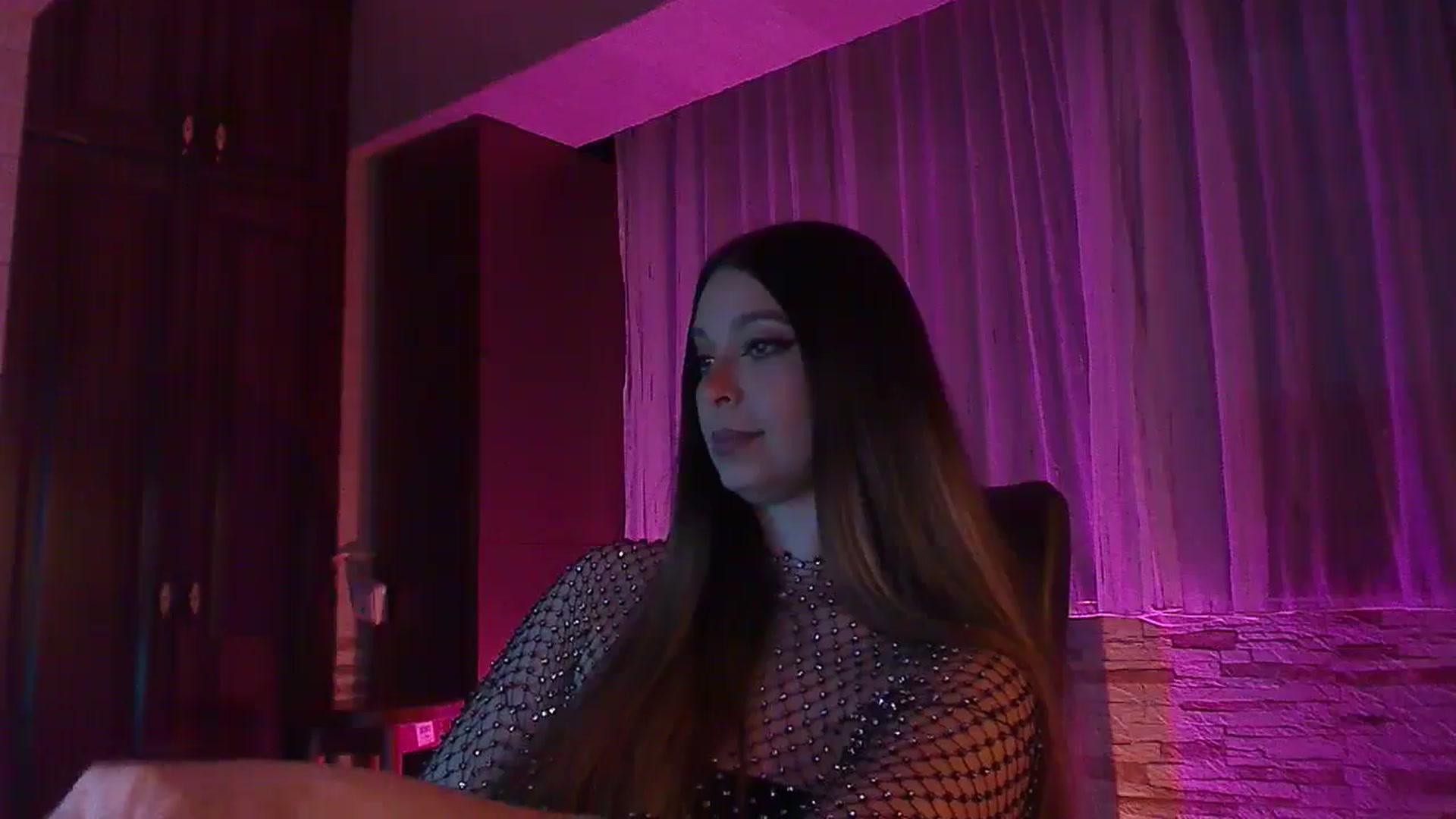 Gallery image thumbnail from No_bo_dy's myfreecams stream on, 04/28/2025, 01:36 image 10 of 20