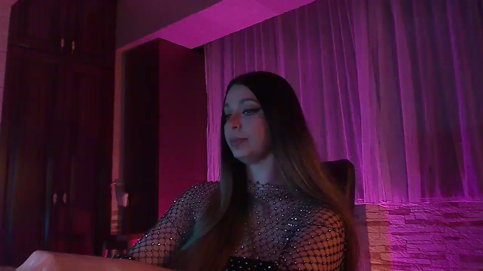 Gallery image thumbnail from No_bo_dy's myfreecams stream on, 04/28/2025, 01:36 image 17 of 20
