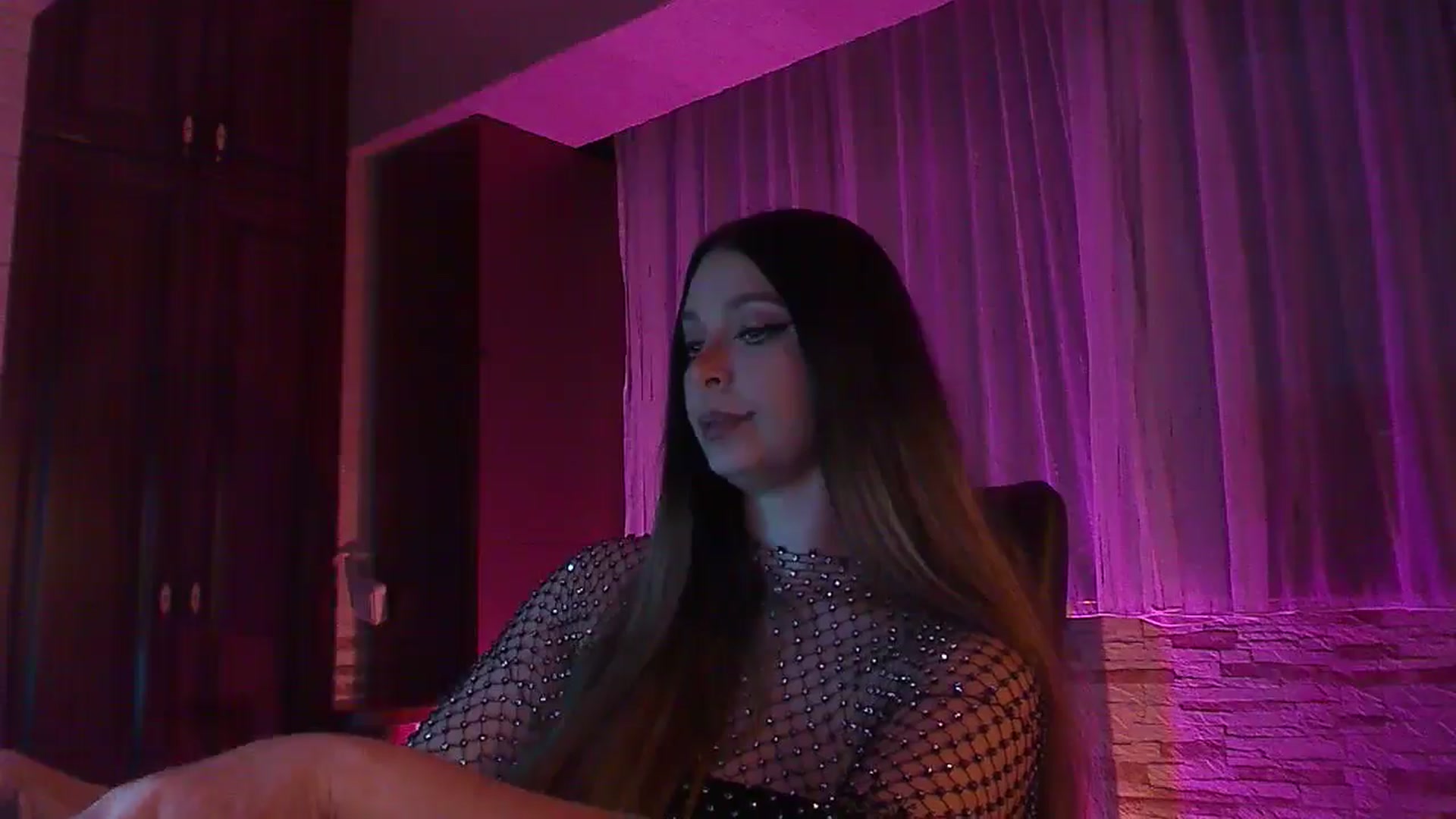 Gallery image thumbnail from No_bo_dy's myfreecams stream on, 04/28/2025, 01:36 image 12 of 20