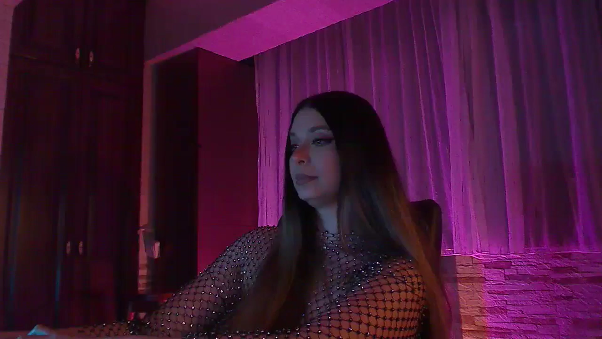 Gallery image thumbnail from No_bo_dy's myfreecams stream on, 04/28/2025, 02:06 image 20 of 20